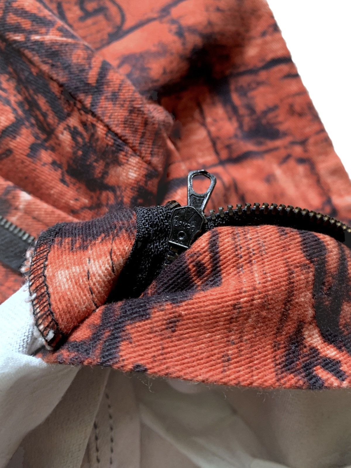 Jean Paul Gaultier AW1997 Jean Paul Gaultier Brick Jeans Print Pants Size 27" / US 4 / IT 40 - 7 Thumbnail