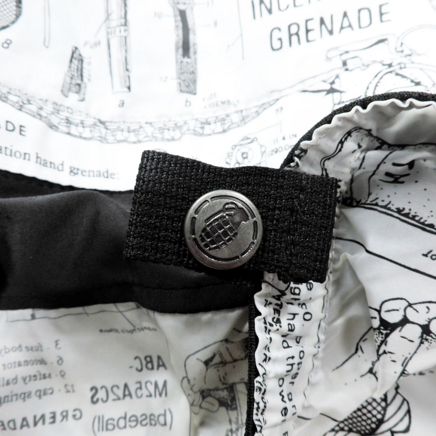 Grenade GRENADE FATIGUE PROJECT PUNK COLLAGE PRINT SNOWBOARD JACKET Size US M / EU 48-50 / 2 - 10 Thumbnail