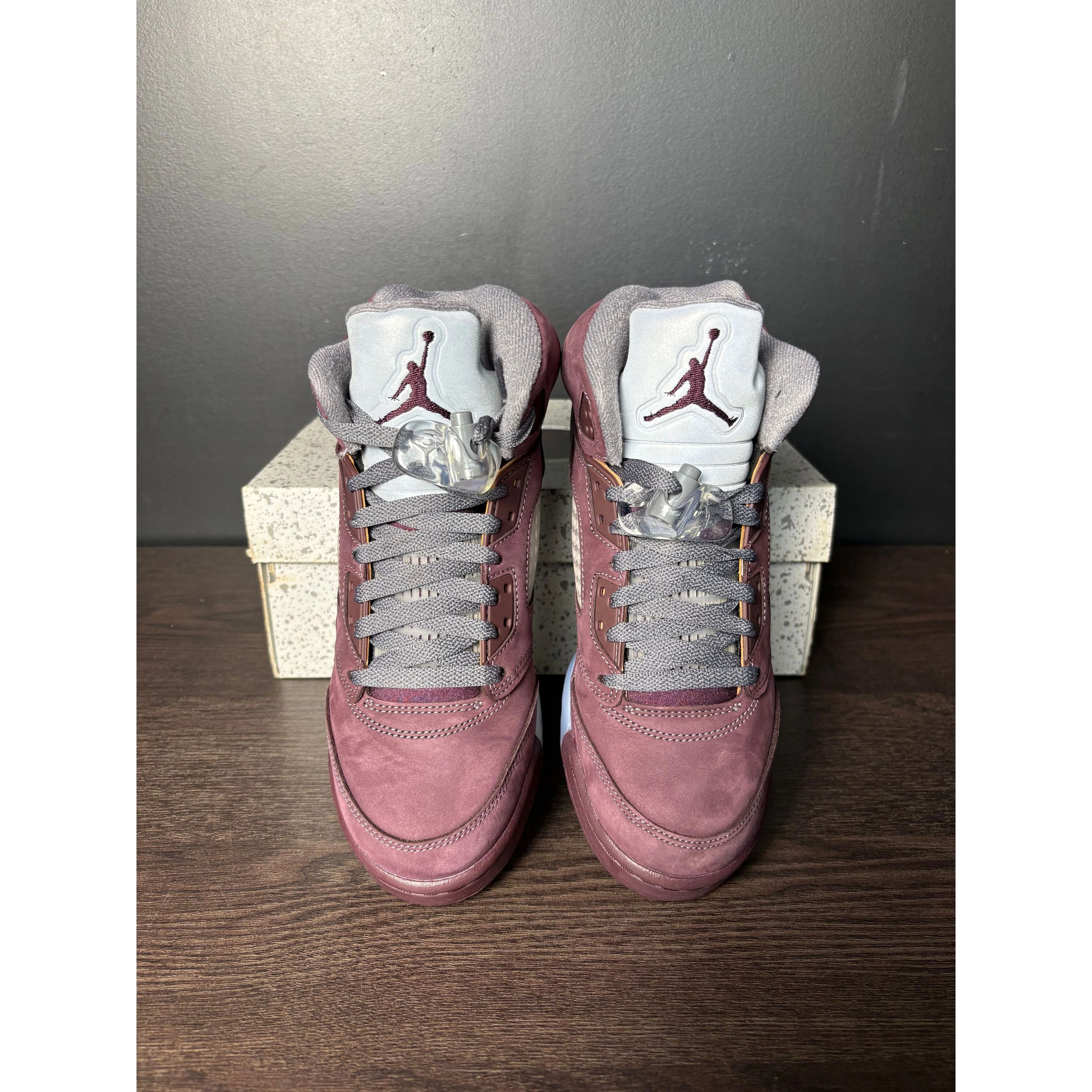 Jordan Brand 6Y - Air Jordan 5 Retro "Burgundy" (2023) (GS) **PRE-OWNED** Size US 6 / EU 39 - 3 Thumbnail