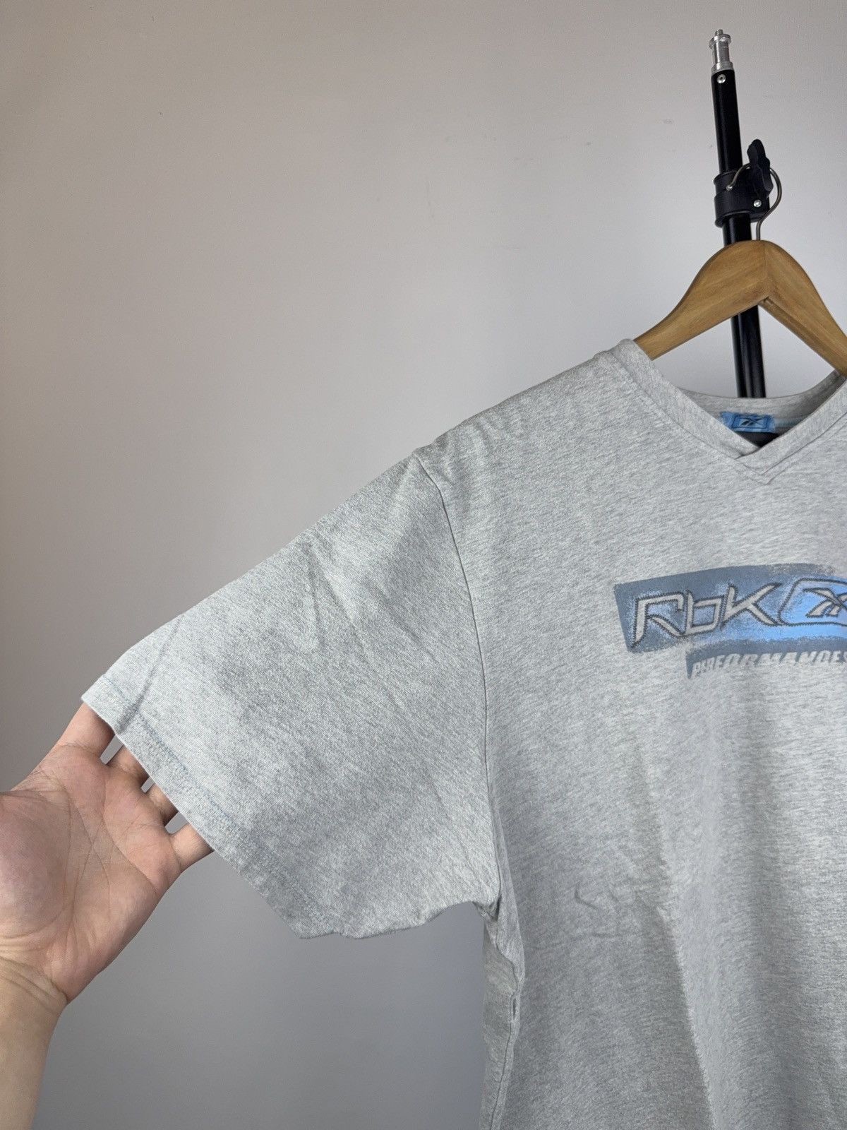 Reebok Vintage 90s Retro Logo Reebok RBK V neck Tee Shirt Size US L / EU 52-54 / 3 - 4 Thumbnail