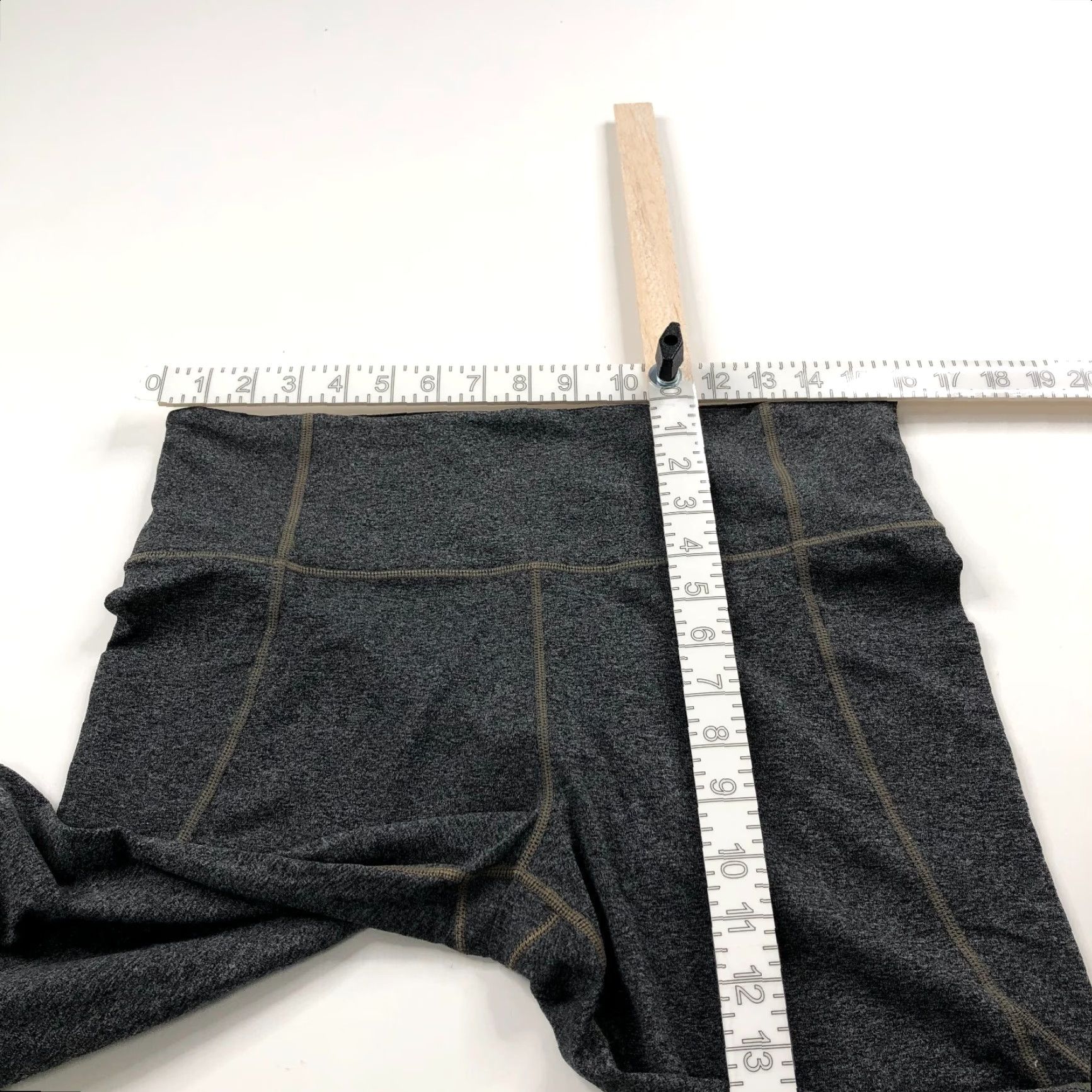 Athleta Athleta Leggings LG Salutation Stash Pocket Tight Black 32W 26L Women Activewear 198877 Limited Back Pockets N/A Size 24" / US 00 / IT 34 - 6 Thumbnail