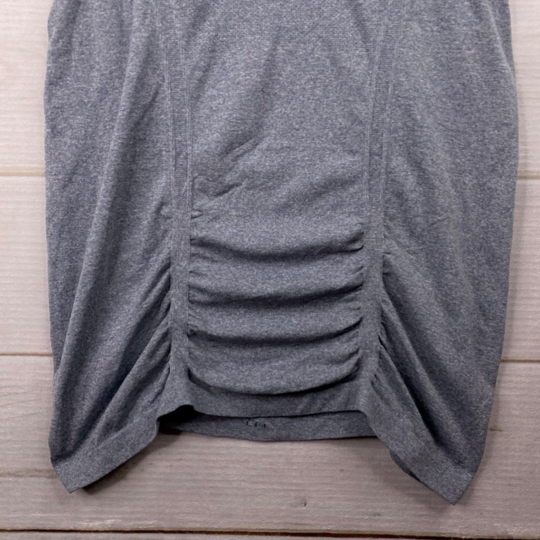 Athleta Athleta Shirt Womens L Gray Ruched Side Short Sleeve Athletic Top Yoga Running Size L / US 10 / IT 46 - 2 Thumbnail