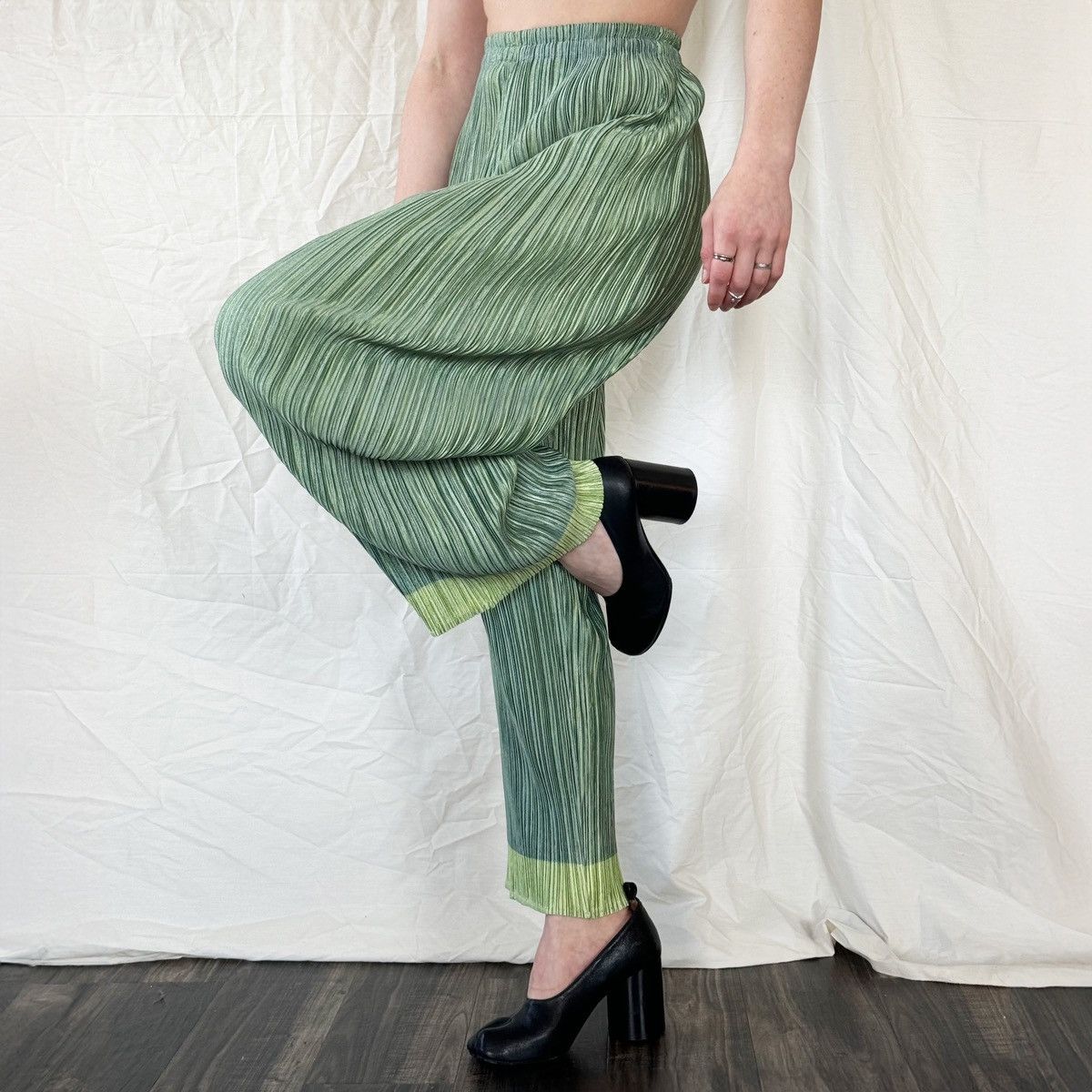 Issey Miyake × Pleats Please Issey Miyake Pleats Please Two-Tone Green Pants Size 27" / US 4 / IT 40 - 2 Thumbnail