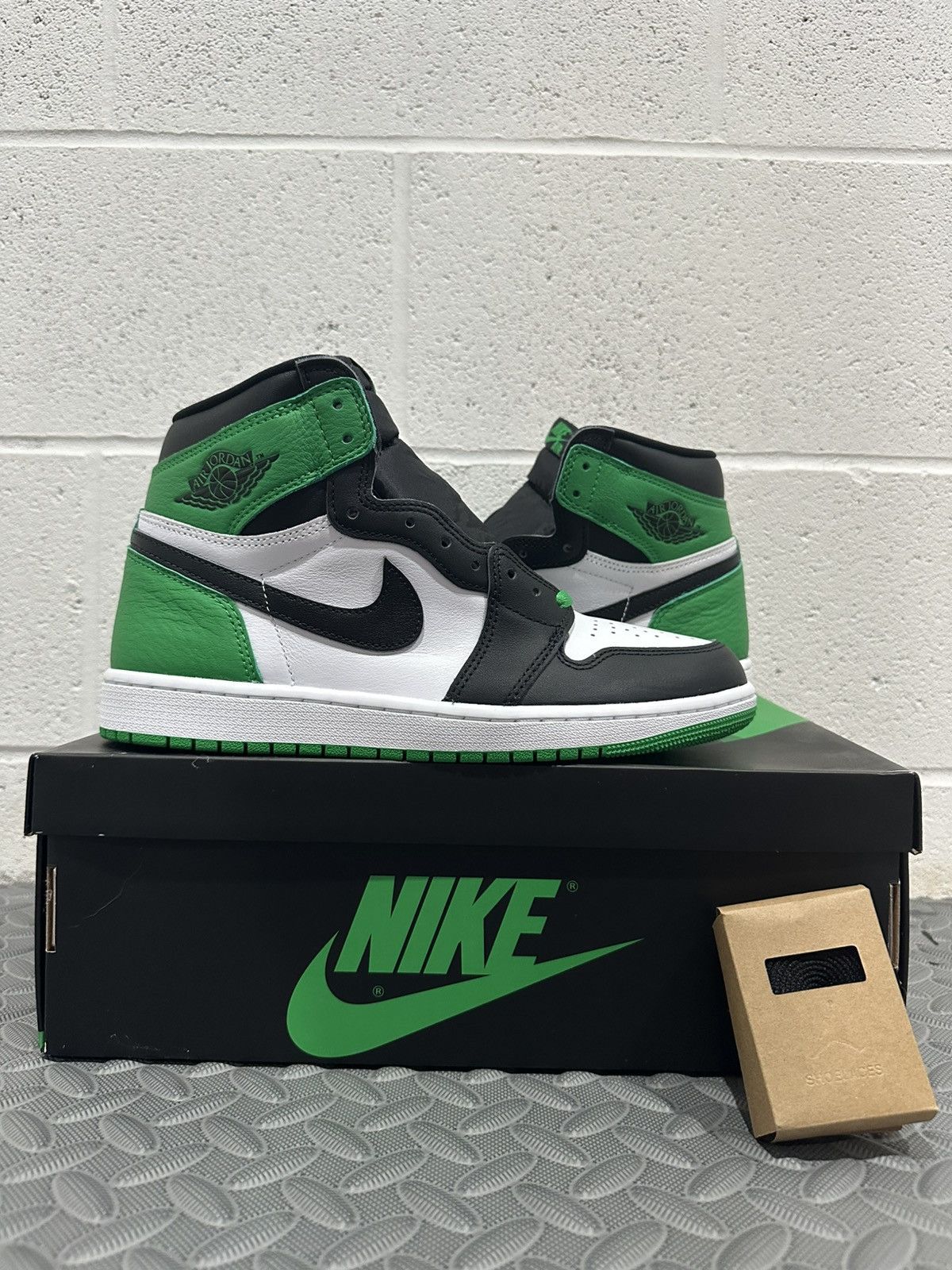 Jordan 1 Retro OG High Pine Green Size 9 BRAND NEW