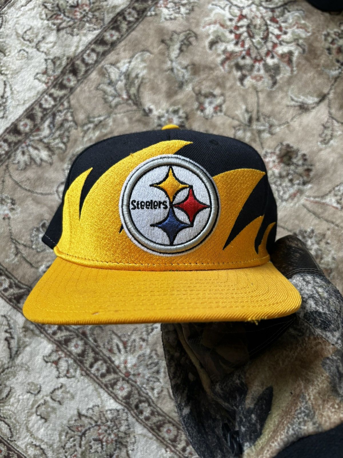image of Mitchell Ness x Nfl Vintage Steelers Sharktooth Snapback Hat in Black, Men's