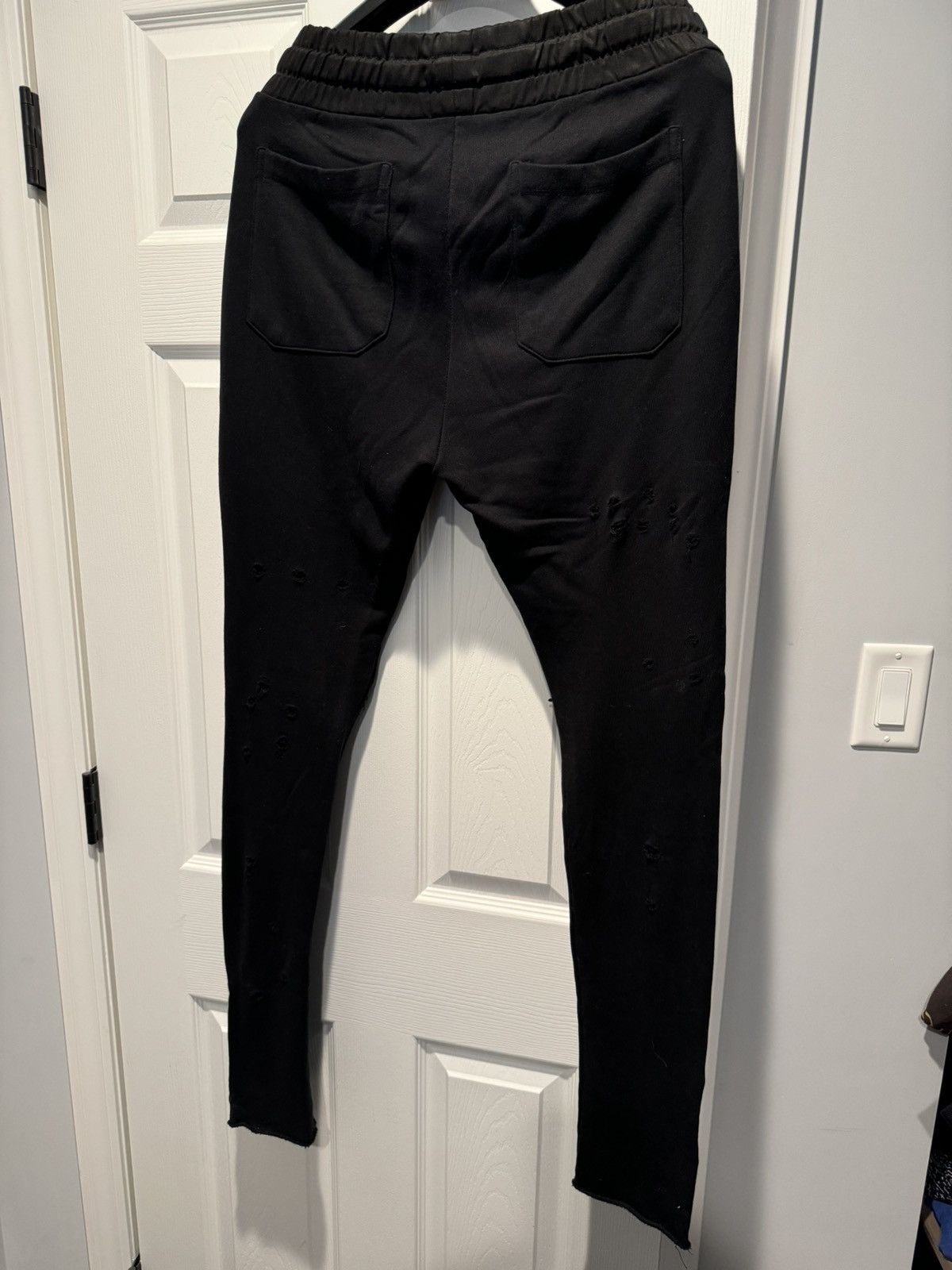 Amiri AMIRI LEATHER PATCH RIPPED SWEATPANTS Size US 32 / EU 48 - 4 Thumbnail