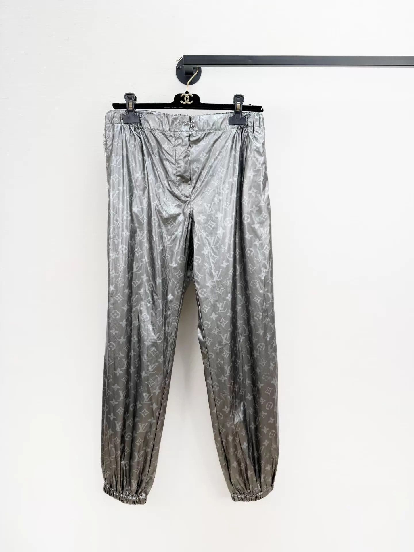 Louis Vuitton LV track pants 38 like new Size 27" / US 4 / IT 40 - 1 Thumbnail