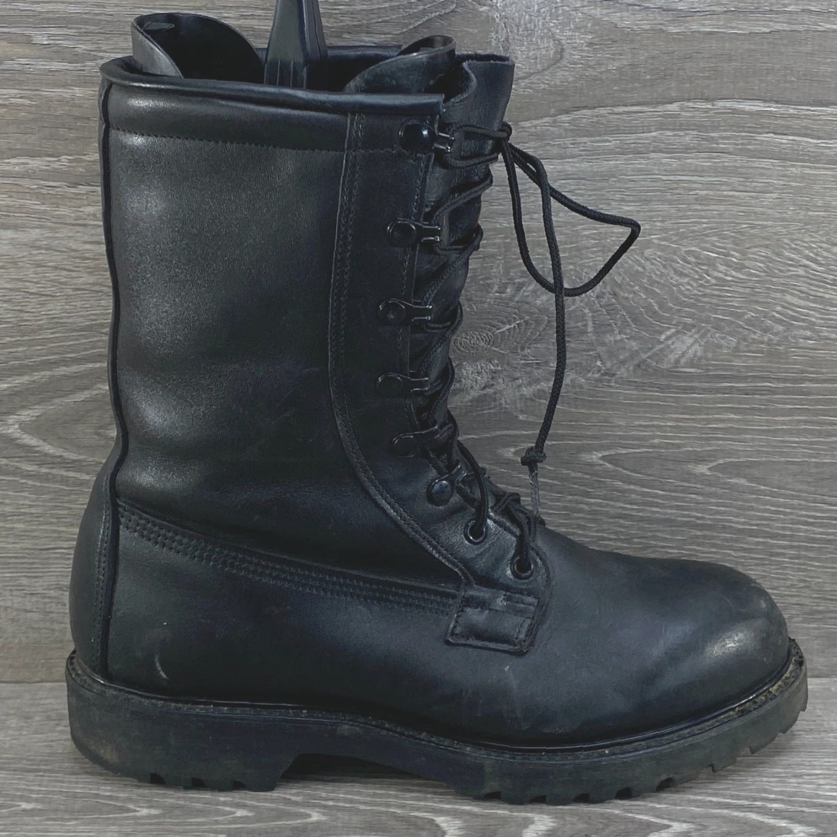 Vibram Mens 8.5 R Black Leather Military Boots Insulated Combat Vibram Sole Made USA - Jungle Boots Combat Boots Mens 8.5 R Black Leather Military Boots Size US 9 / EU 42 - 2 Thumbnail