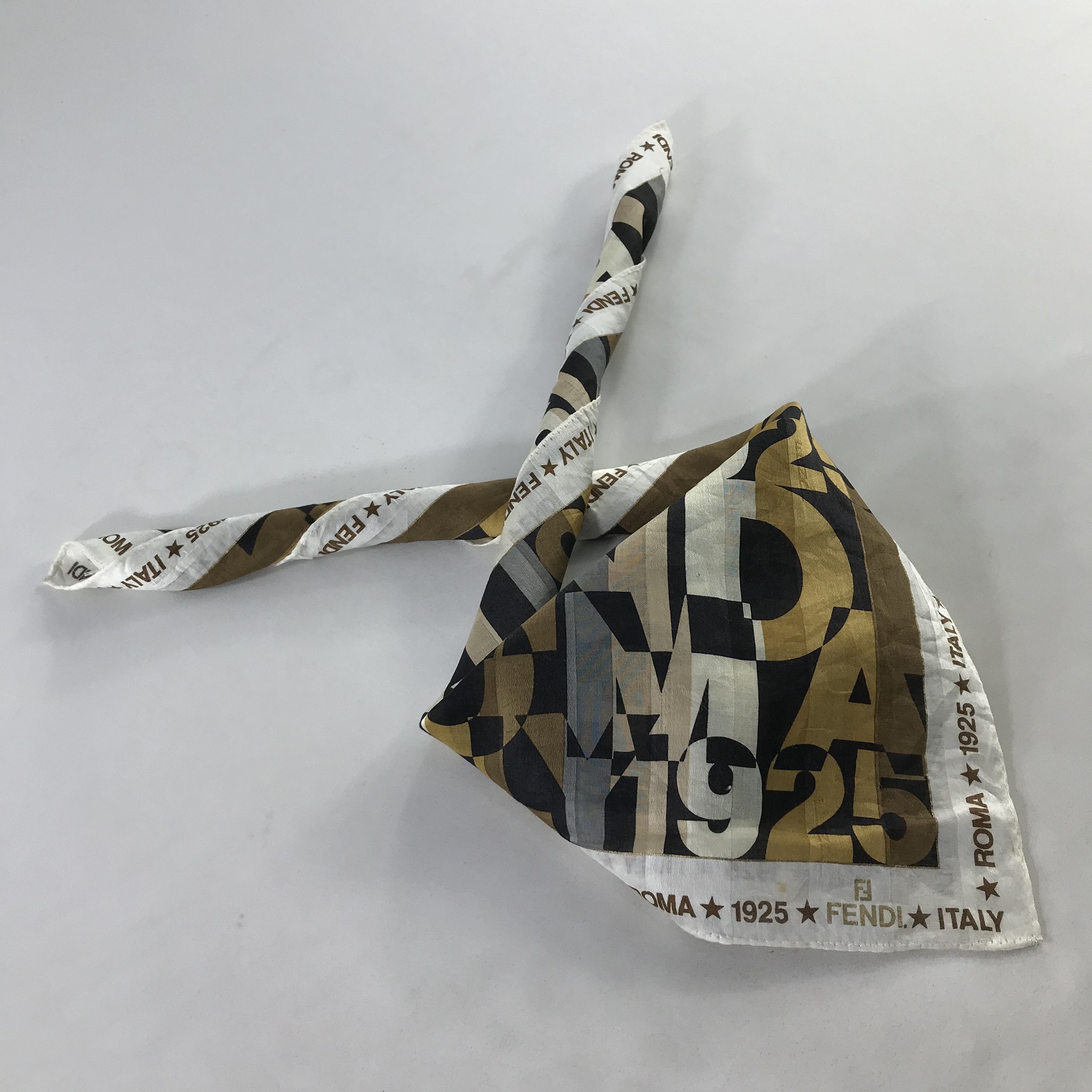 Vintage Vintage Bandana / Handkerchief / Neckerchief - S1027 Size ONE SIZE - 4 Thumbnail