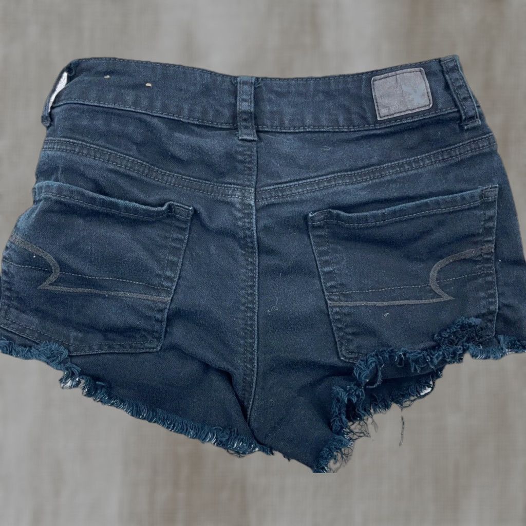 American Eagle Outfitters American Eagle Shorts Women 2 Cut Off Mid Rise Shortie Black Raw Frayed Hem Size 26" / US 2 / IT 38 - 1 Thumbnail