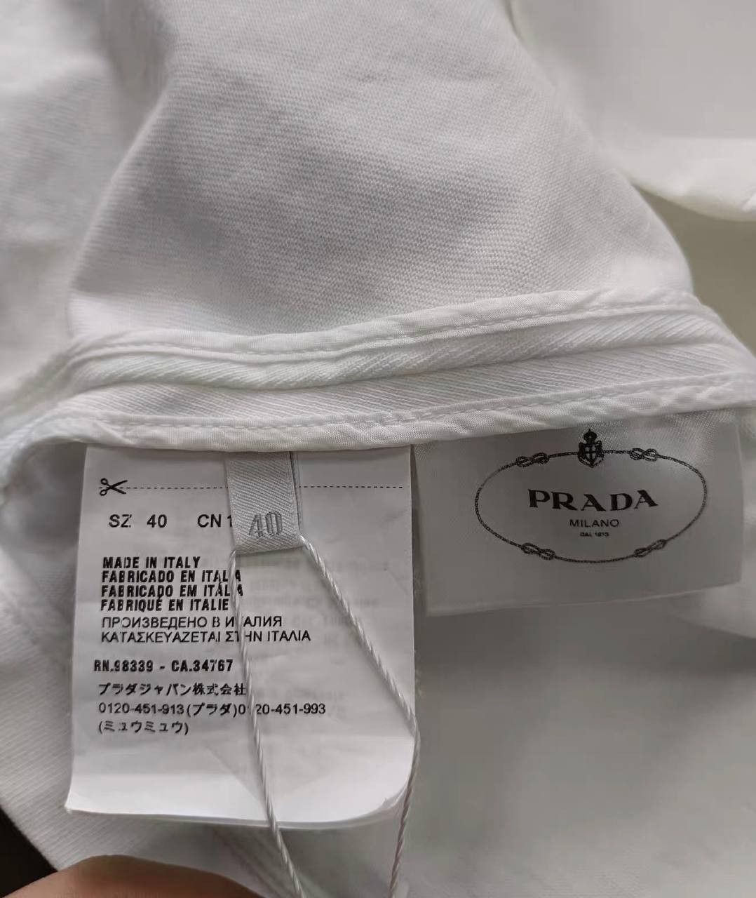 Prada Prada vest with a triangle logo Size S / US 4 / IT 40 - 3 Thumbnail