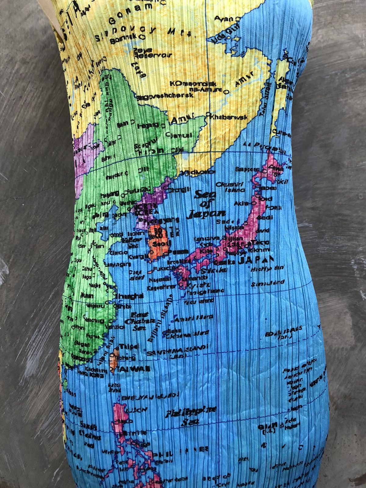 Homme Plisse Issey Miyake × Issey Miyake × Pleats Please Issey Miyake RARE‼️ 90’s Issey Miyake Pleats Please “World Map” Size S / US 4 / IT 40 - 4 Thumbnail