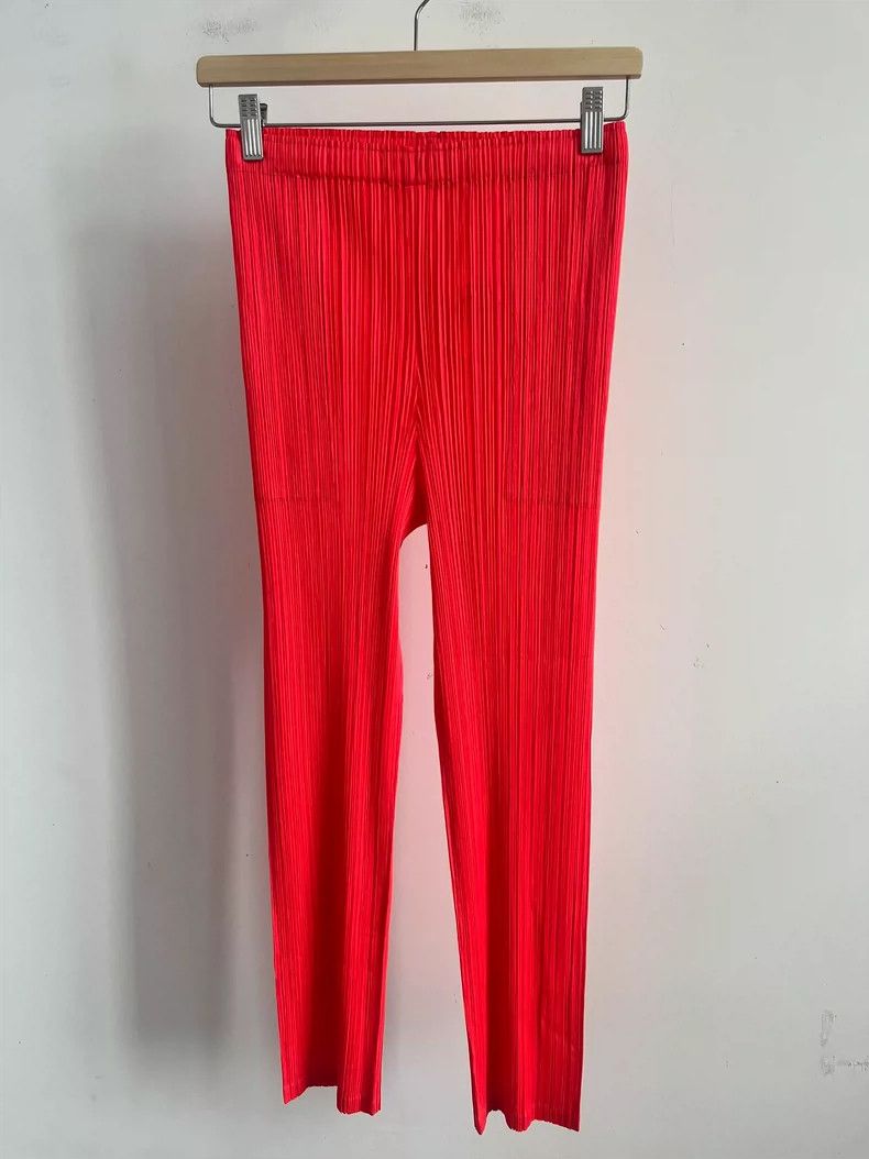 Issey Miyake Issey Miyake size:2 Red pleated pants Size 28" / US 6 / IT 42 - 1 Thumbnail