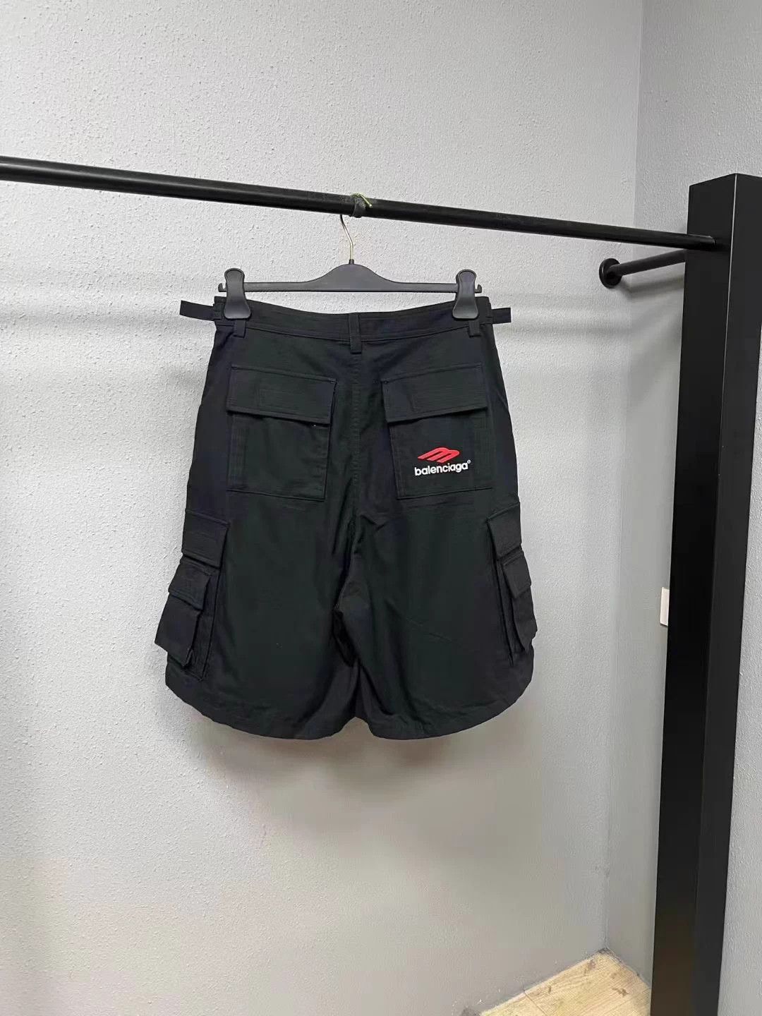 Balenciaga Balenciaga cargo shorts Size 26" / US 2 / IT 38 - 2 Thumbnail
