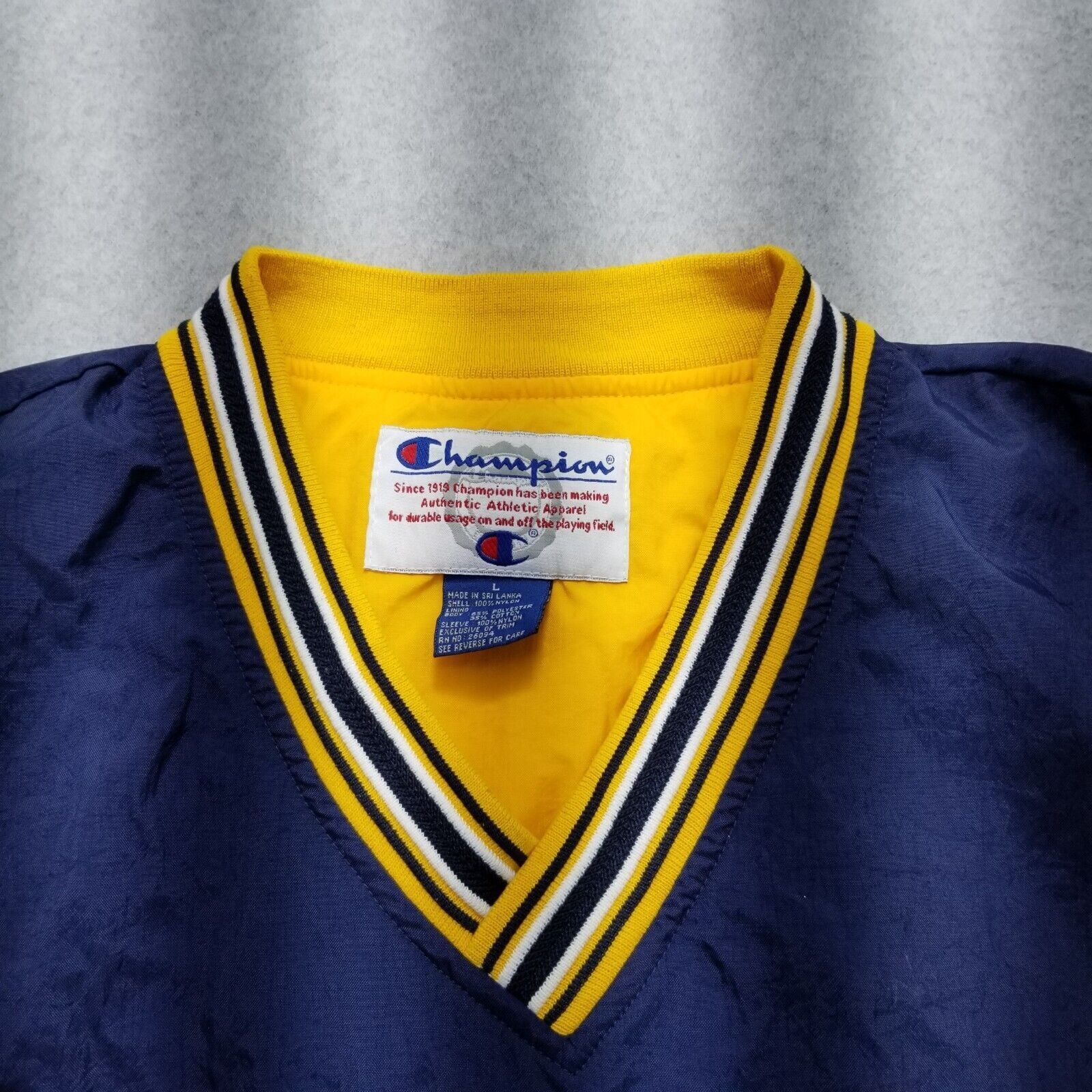 Champion Vintage Champion Pullover Windbreaker Mens Large V Neck Size US L / EU 52-54 / 3 - 5 Thumbnail