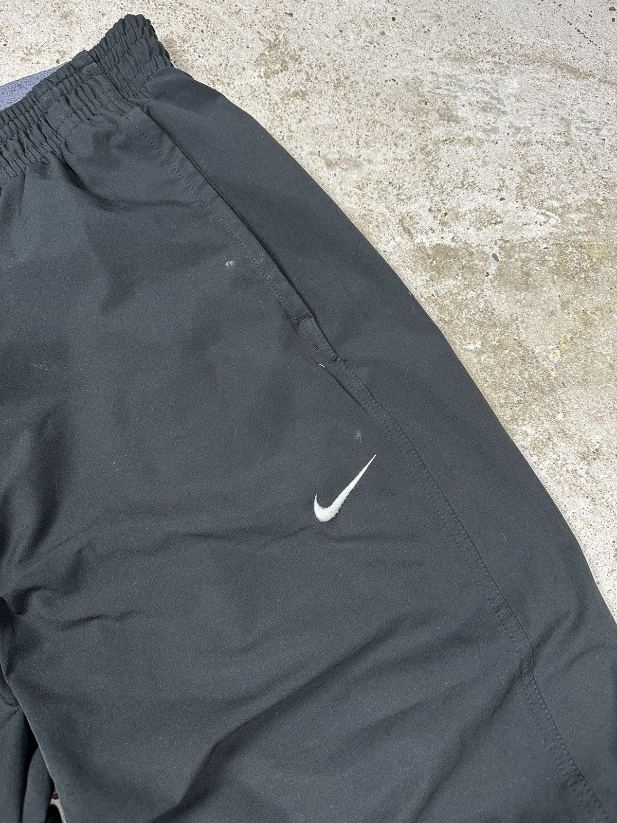 Nike × Vintage Vintage y2k Nike Black Track Pants Swoosh Size US 34 / EU 50 - 3 Thumbnail