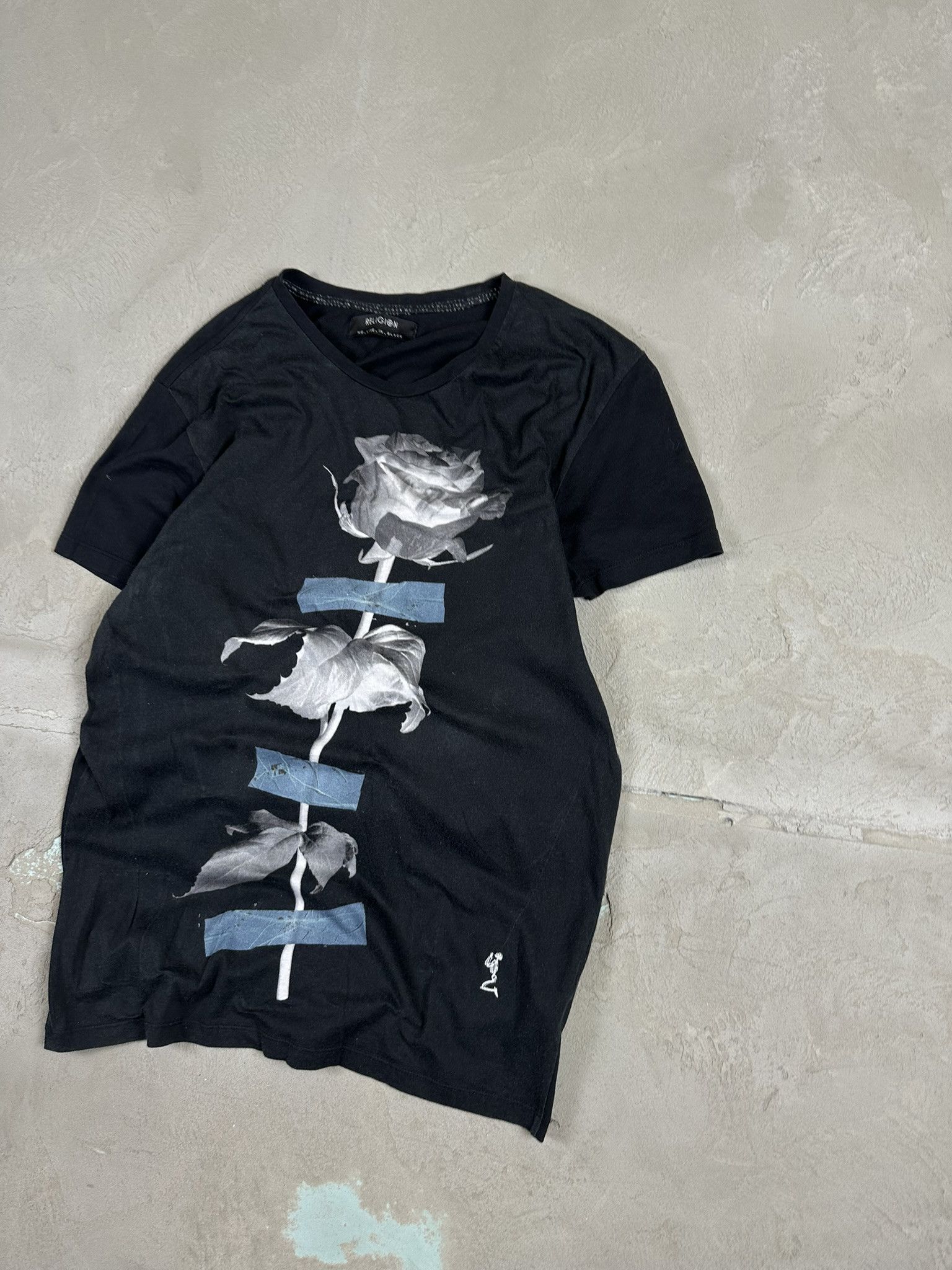 Japanese Brand Vintage Y2k Religion Rose T-shirt Size US M / EU 48-50 / 2 - 3 Thumbnail