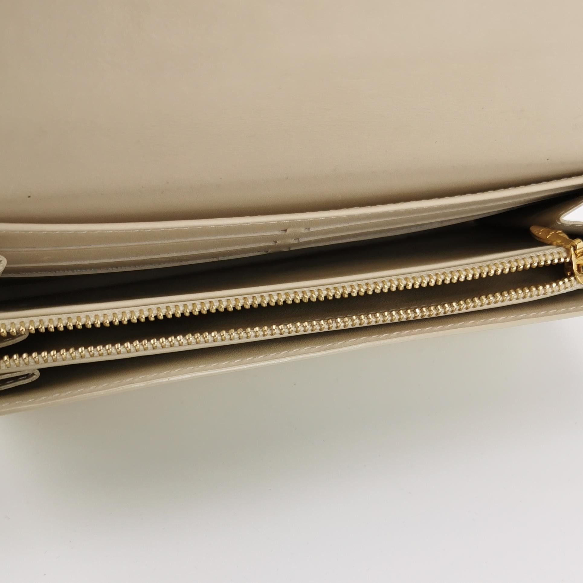 Louis Vuitton Louis Vuitton (LV) Patent leather solid color embossed mono Size ONE SIZE - 1 Thumbnail