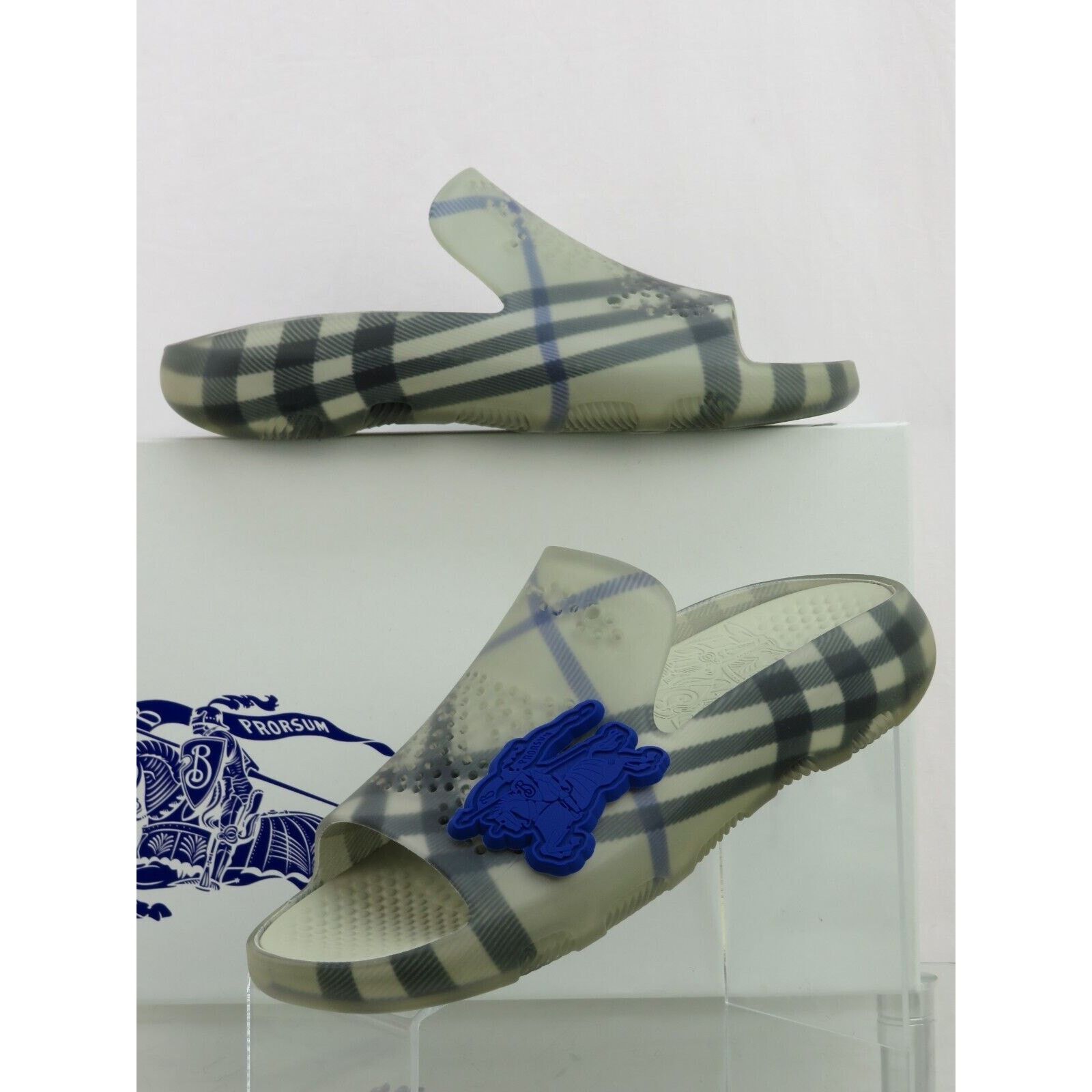 BURBERRY STINGRAY GRAY RUBBER CHECK & CHARM LOGO SANDALS 41