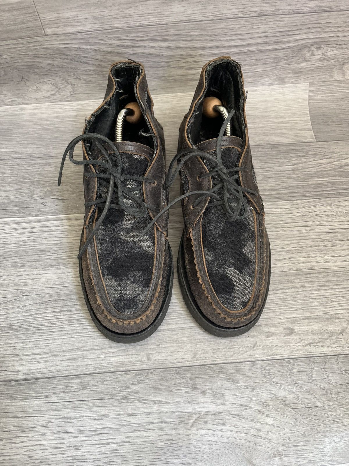 Yuketen Yuketen black camo moccasin moc toe leather shoes Size US 10 / EU 43 - 2 Thumbnail