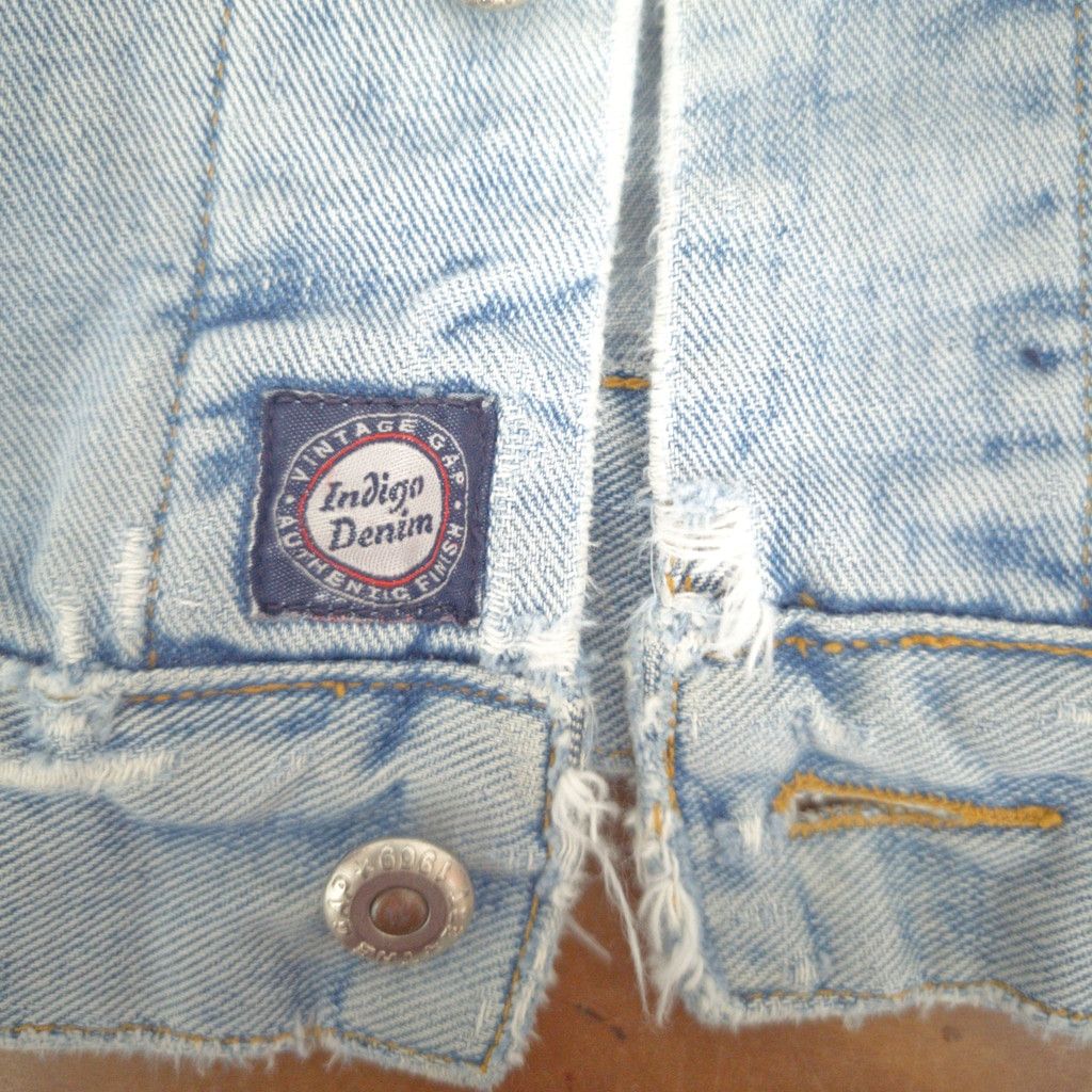 Gap × Vintage Vintage Wonderfully Distressed Gap Light Wash Denim Jacket M Size US M / EU 48-50 / 2 - 4 Thumbnail