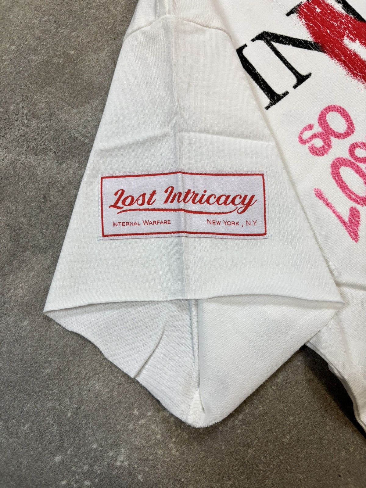 LOST INTRICACY Lost Intricacy Front Page Mag Shirt, White Size US XXL / EU 58 / 5 - 6 Thumbnail
