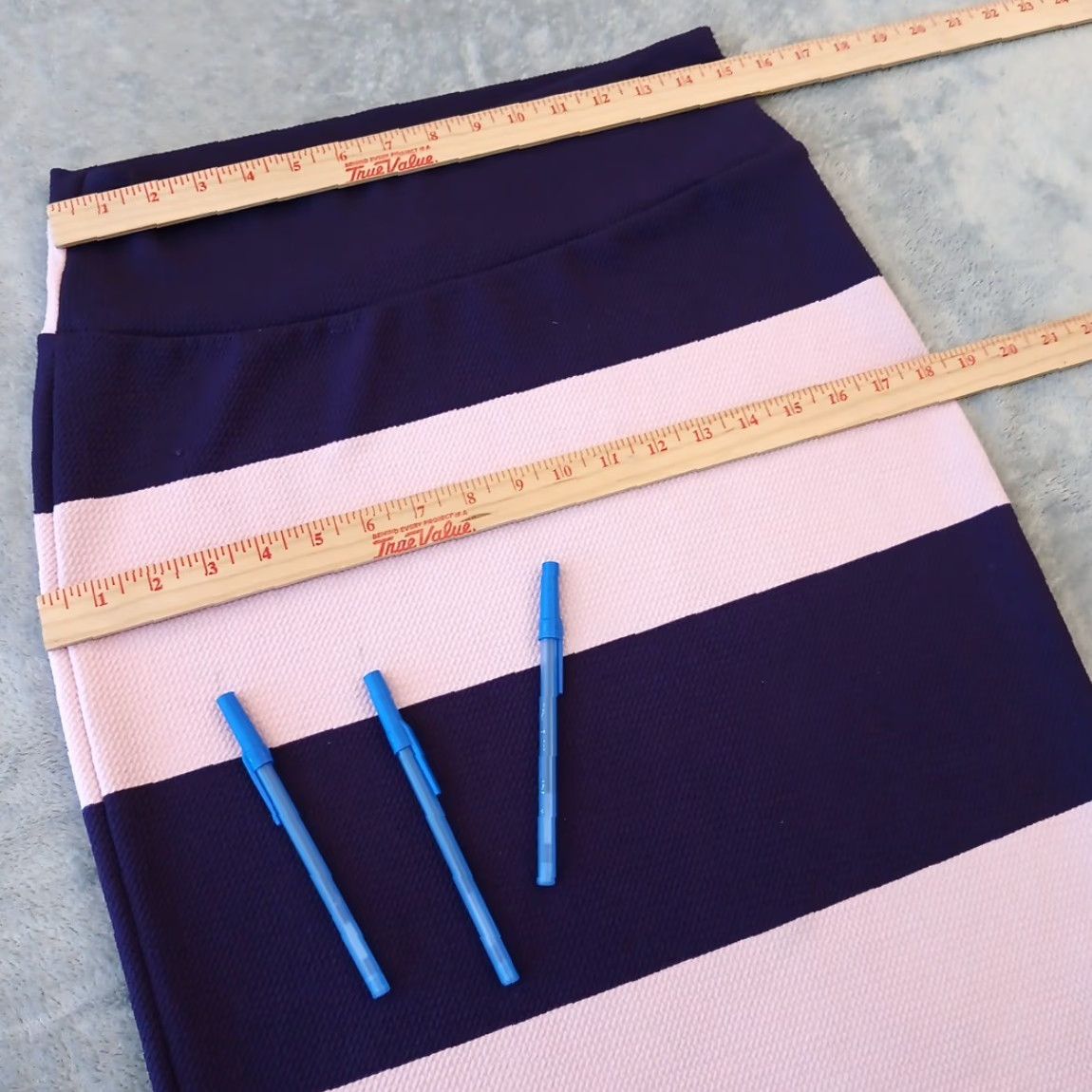 Vintage LuLaRoe Skirt Knee Length Purple Pink Striped Pull On L Women Casual Knit Polyester Spandex Stretch Pencil Vintage No Size 36" / US 14 / IT 50 - 2 Thumbnail