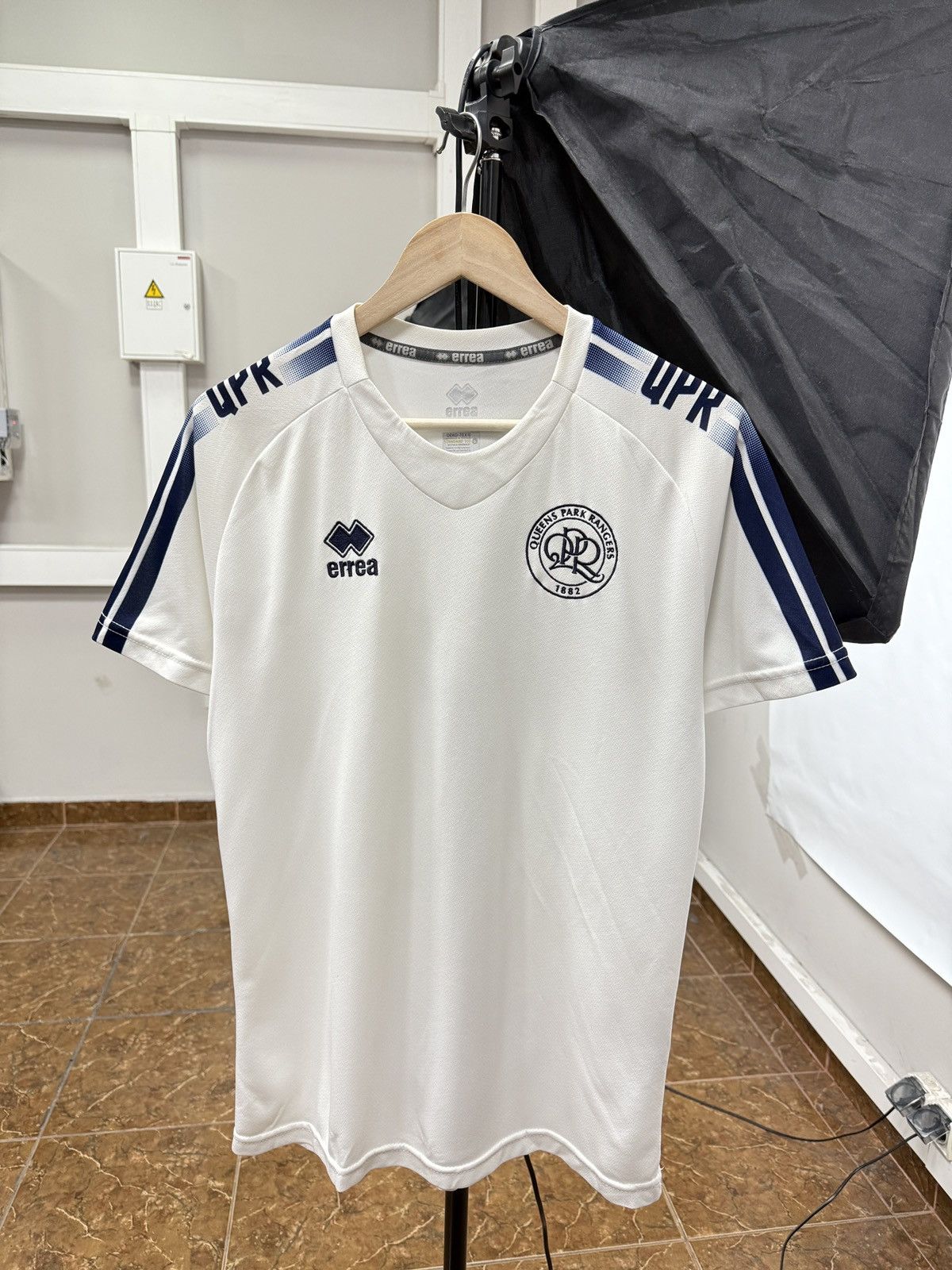 Errea 🏴󠁧󠁢󠁥󠁮󠁧󠁿 Errea Queens Park Rangers QPR Soccer Jersey Rare T-Shirt Size US M / EU 48-50 / 2 - 1 Thumbnail