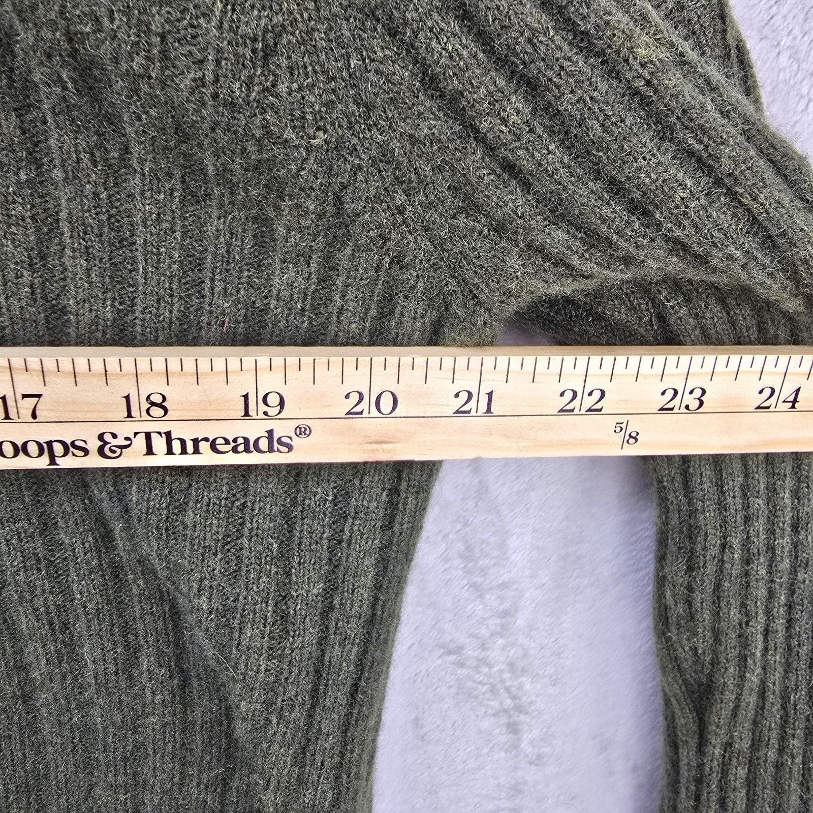 Abercrombie & Fitch Vintage Abercrombie & Fitch Wool V-neck Sweater XL 90s HOLES Size US XL / EU 56 / 4 - 8 Thumbnail
