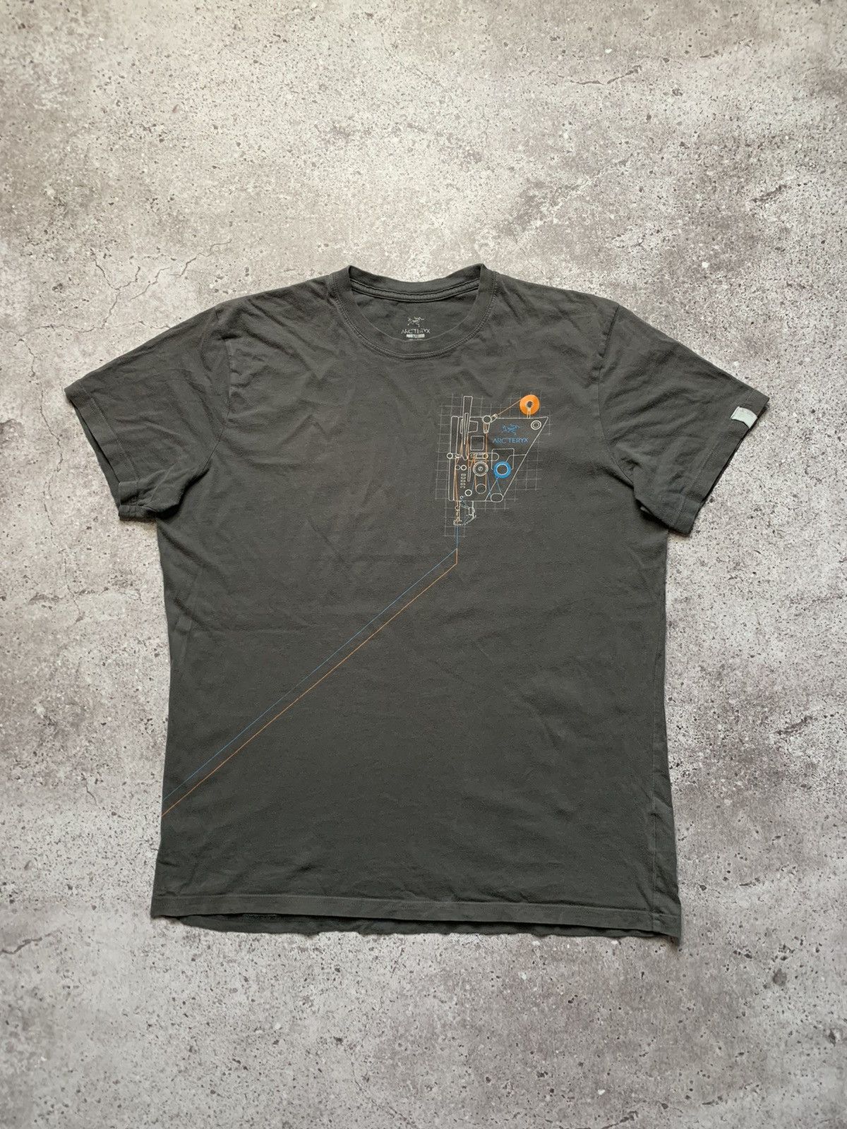 Arc'teryx Arc’teryx Design Graphic Logo Tee Shirt Size US L / EU 52-54 / 3 - 1 Thumbnail