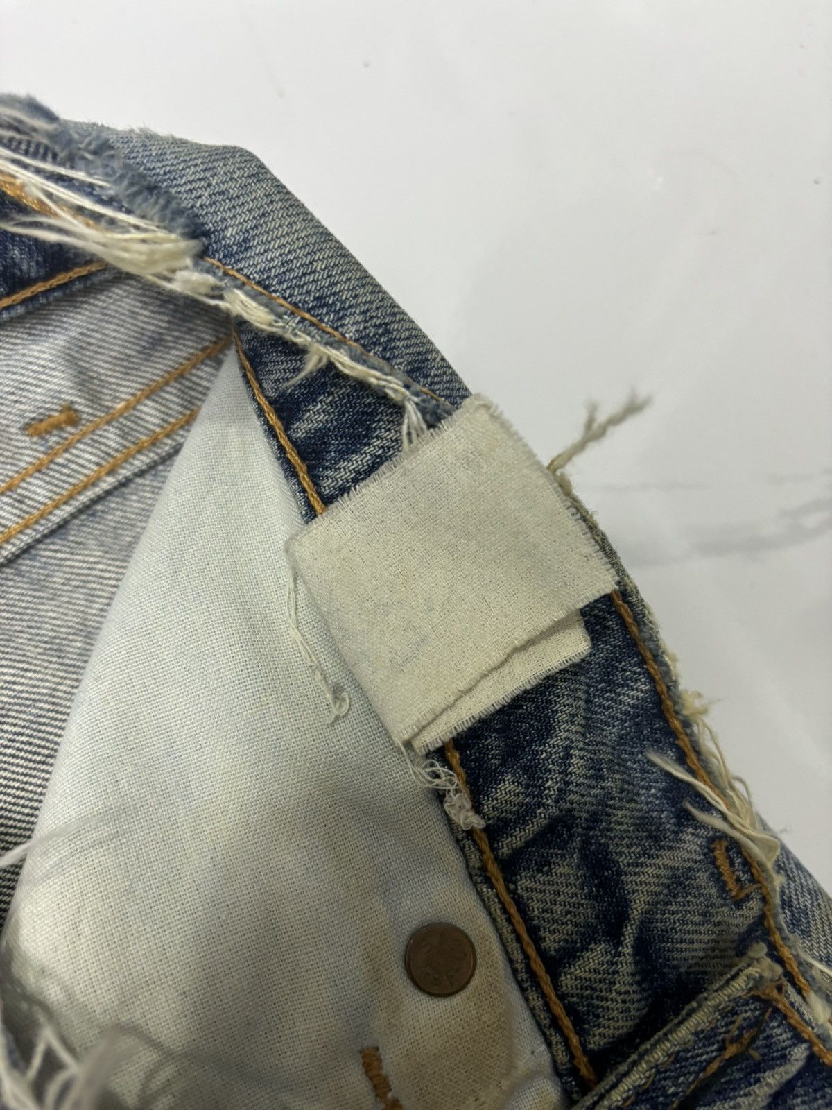 Levi's RARE LEVIS 501 BUTTON 501 DISTRESSED DENIM JEANS Size US 29 - 13 Thumbnail
