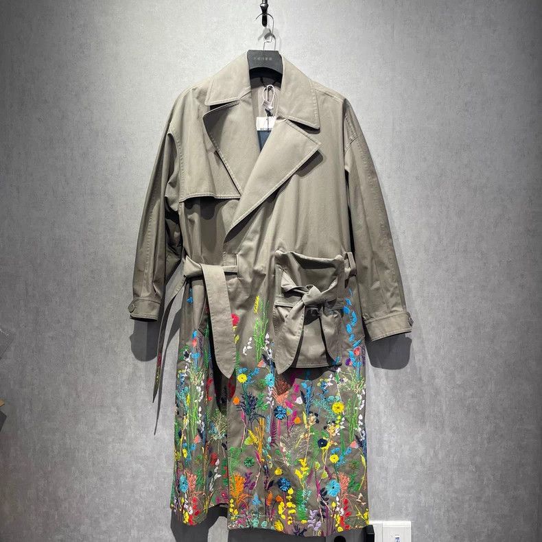 Louis Vuitton LOUIS VUITTON Floral embroidered trench coat Size US S / EU 44-46 / 1 - 1 Thumbnail