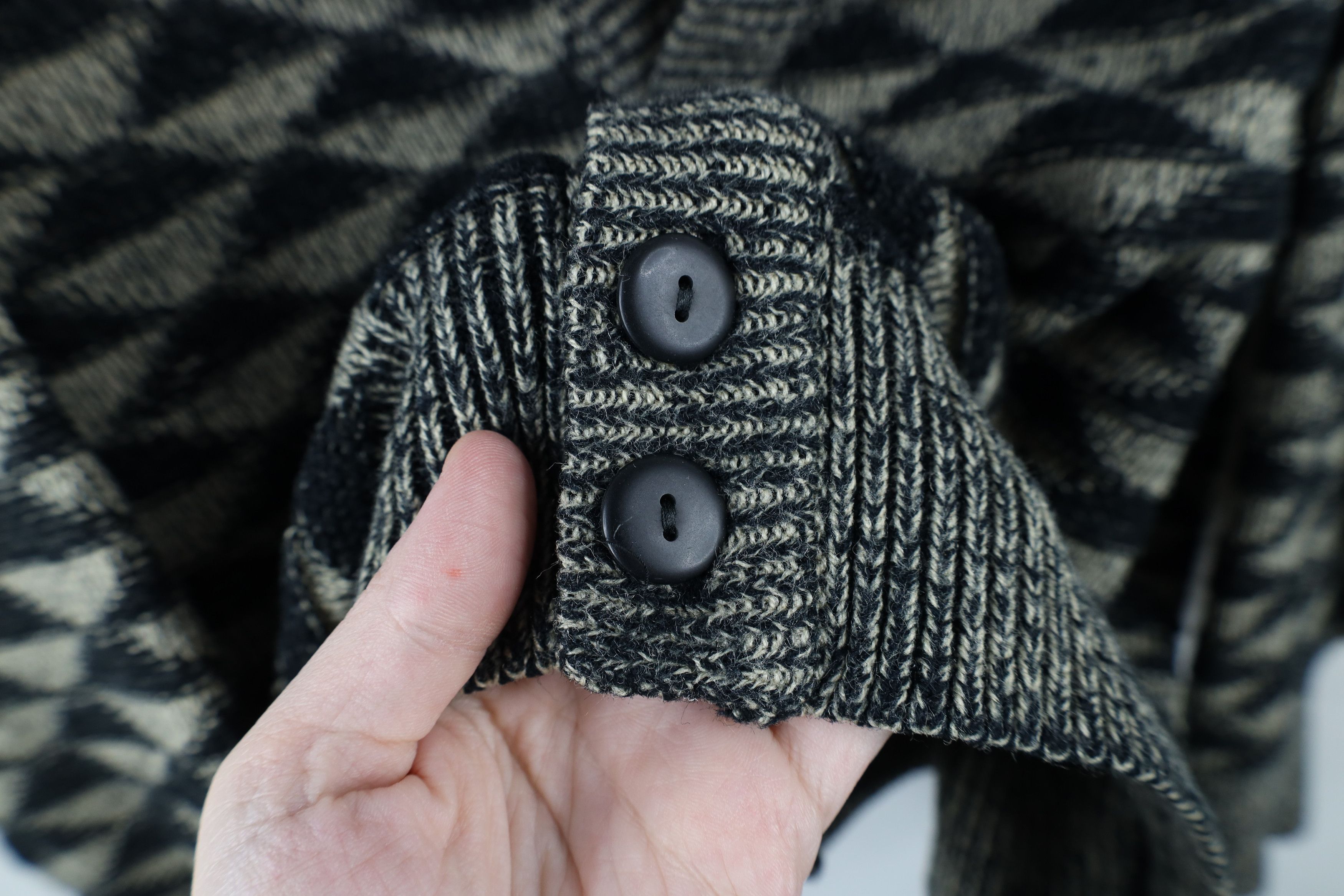 Vintage Vintage 90s Streetwear Geometric Triangle Cardigan Sweater Size US S / EU 44-46 / 1 - 4 Thumbnail