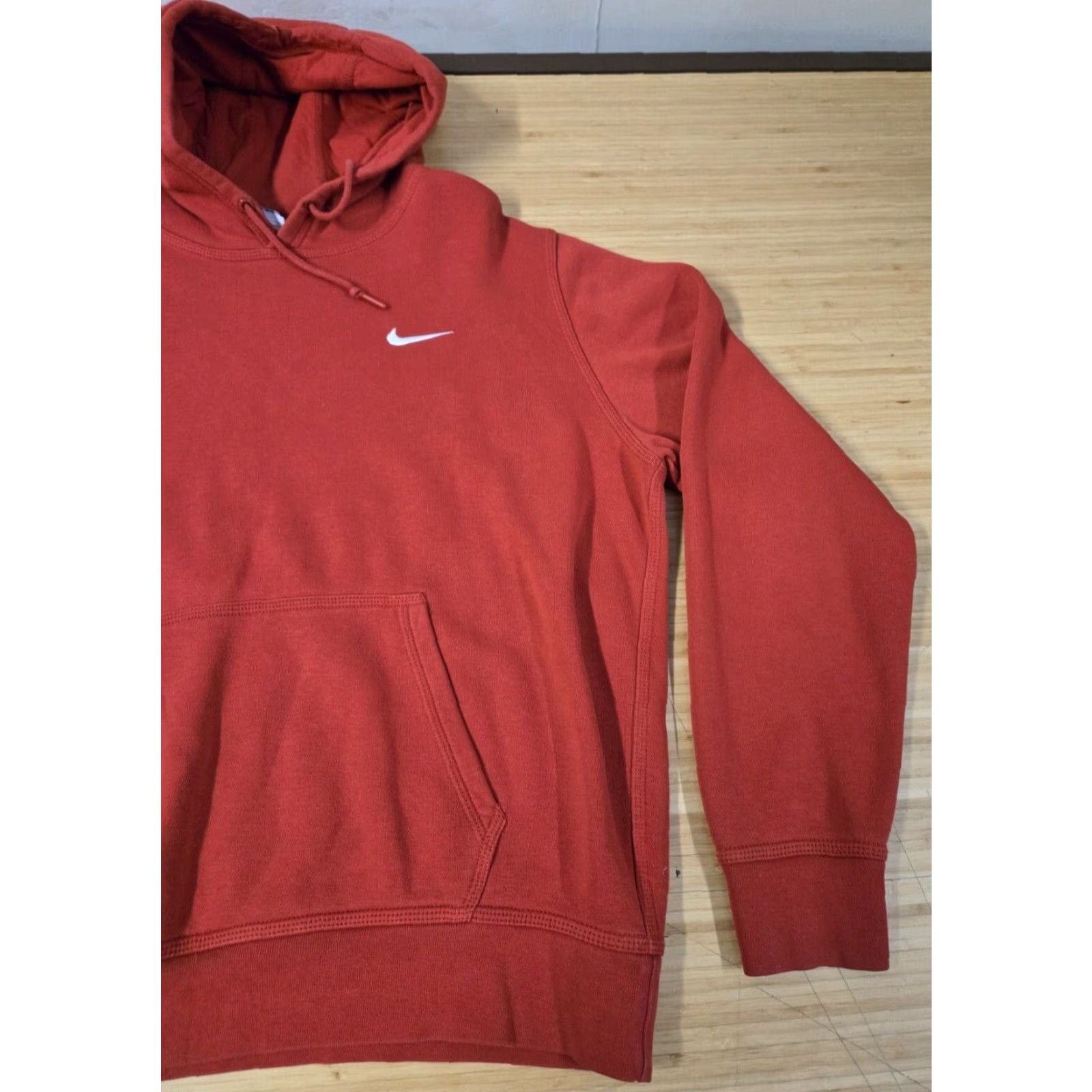 Nike Nike Hoodie Sweatshirt Men’s Large Solid Red Classic Swoosh Drawstring Pockets Size US L / EU 52-54 / 3 - 2 Thumbnail
