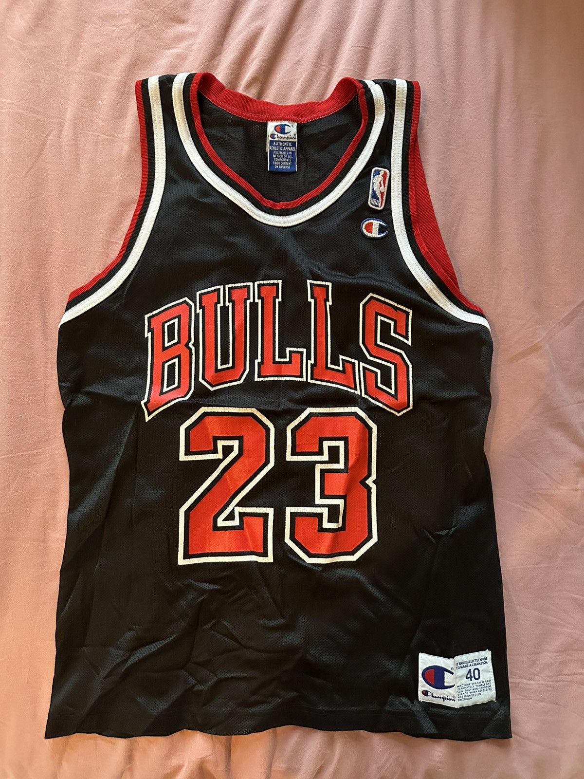 Vintage Bulls Jordan vintage black mid 90s champion jersey Size US M / EU 48-50 / 2 - 1 Thumbnail