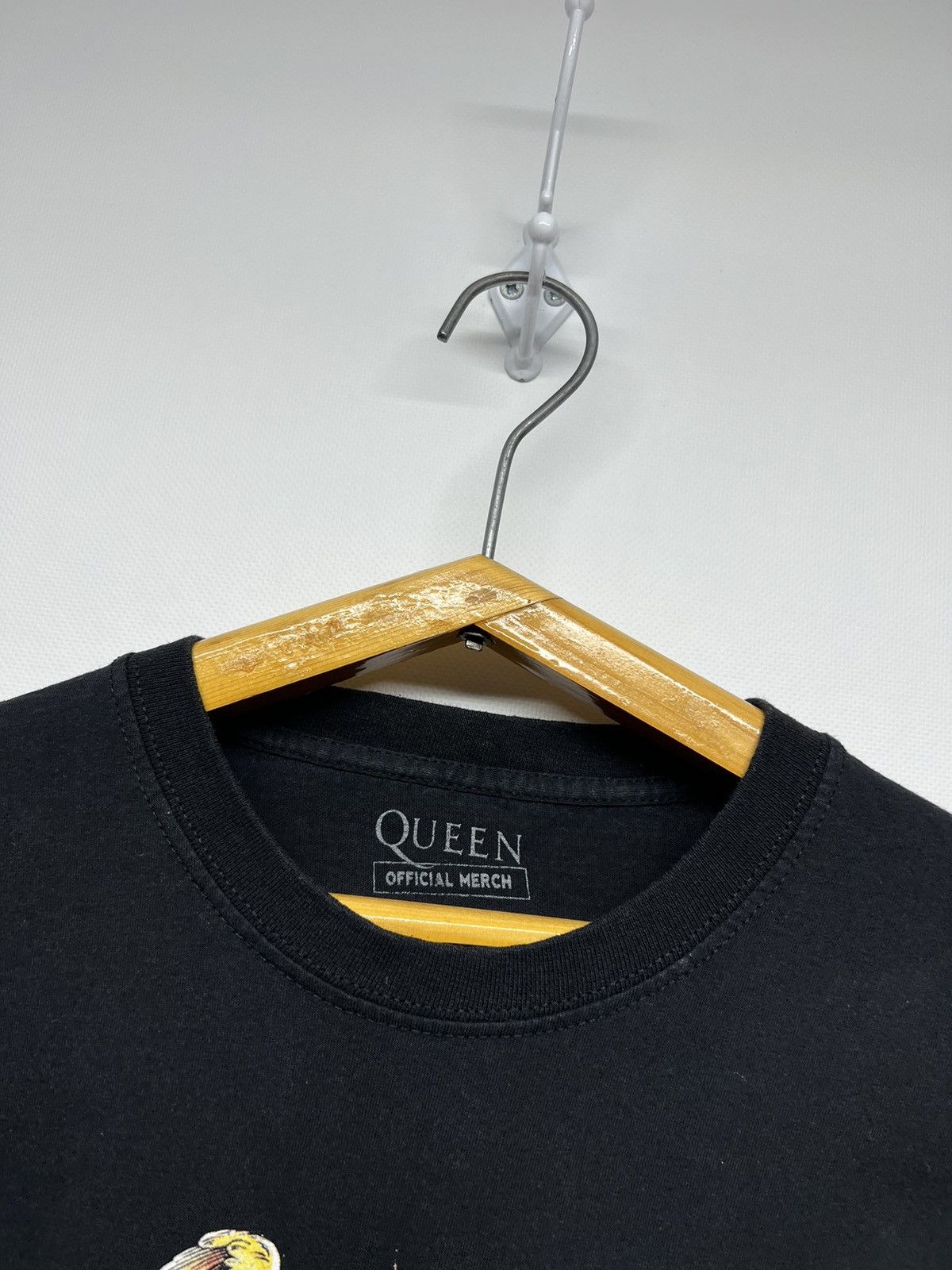 Band Tees × Vintage Vintage 2015 Queen Offical Merch Band T-Shirt Size US S / EU 44-46 / 1 - 5 Thumbnail