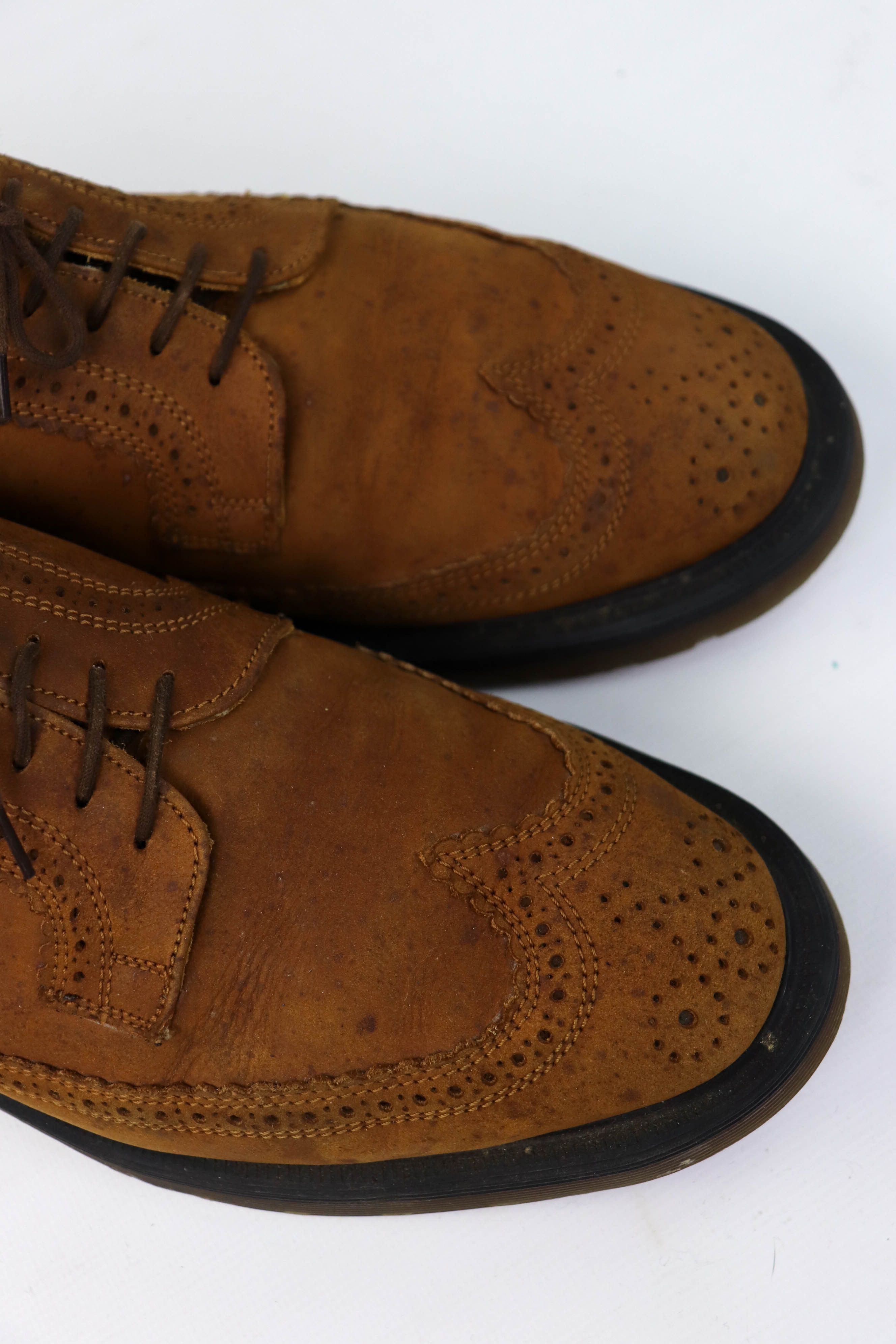 Dr. Martens Vintage Dr. Martens Made in England Tan Brown Suede Brogues Size US 8.5 / EU 41-42 - 8 Thumbnail