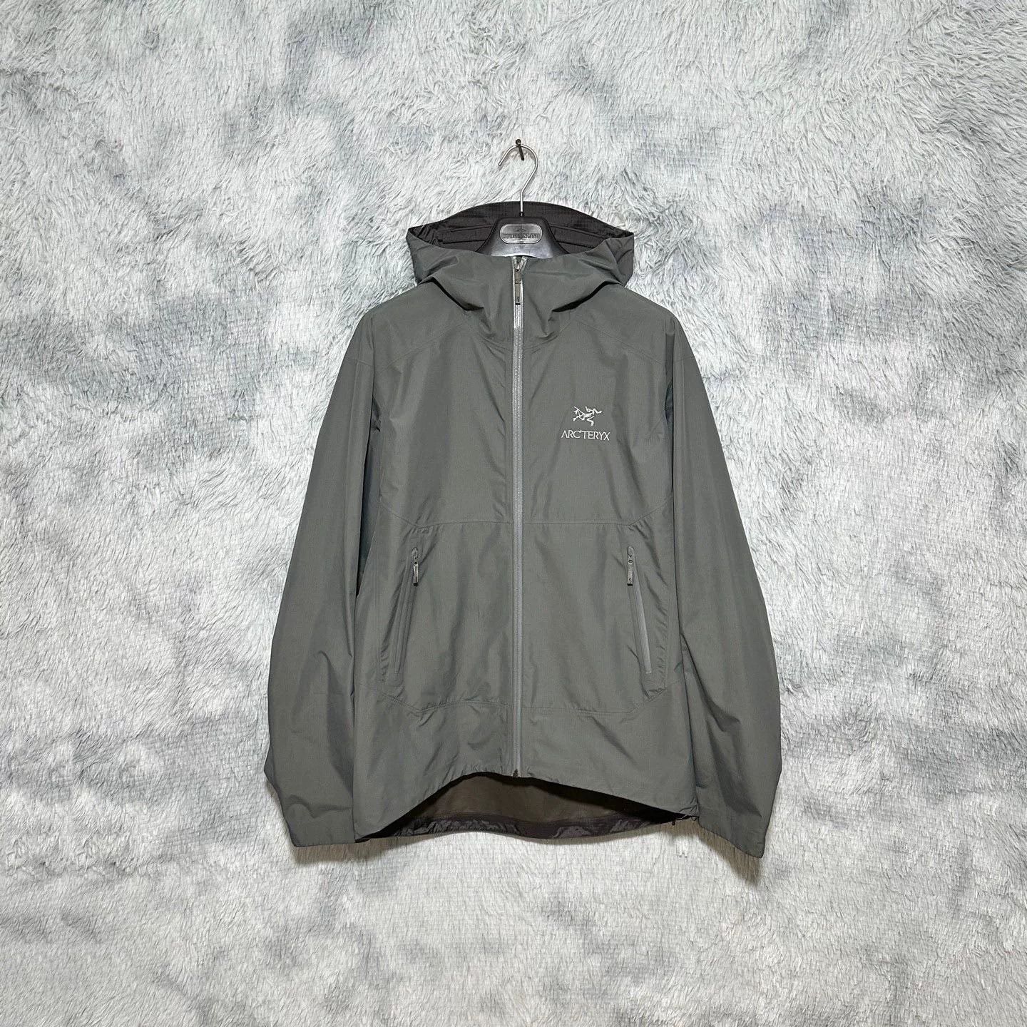 Arc'teryx Arcteryx Mens Zeta SL Jacket Burgundy | Grailed
