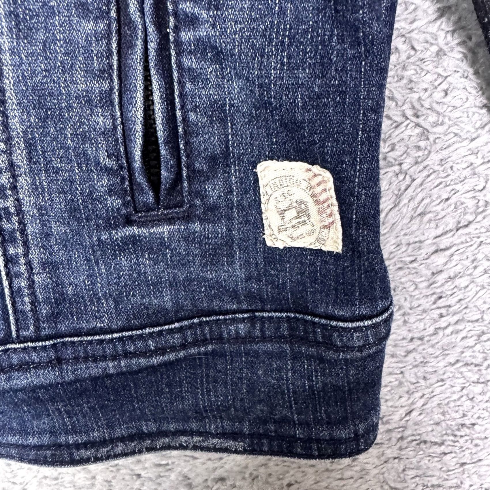 Silver Jeans Co. Silver Jeans Co Denim Jacket Womens S Trucker Boho Moto Full Zip Grunge Y2K Jacket Womens S Blue Geometric 80s? Size 28" / US 6 / IT 42 - 6 Thumbnail