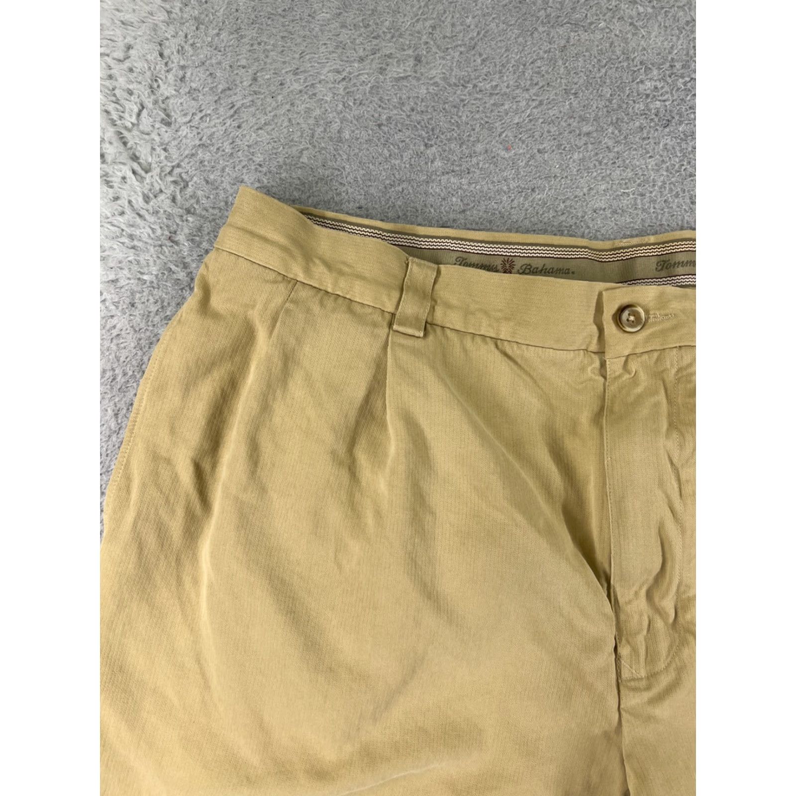 Tommy Bahama Tommy Bahama Shorts Men 38 Khaki Yellow 100% Silk Pleated Bermuda Golf Beach Shirt Size US 38 / EU 54 - 4 Thumbnail
