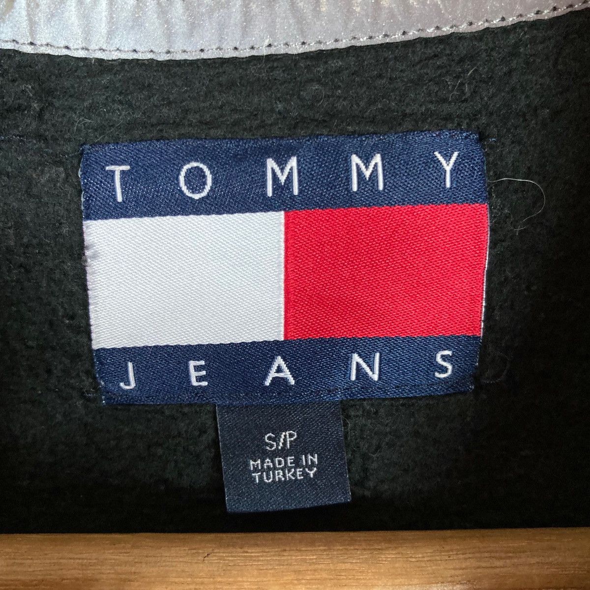 Tommy Hilfiger Vintage Tommy Hilfiger Jeans Big Logo Pullover Jumper Size US S / EU 44-46 / 1 - 6 Thumbnail