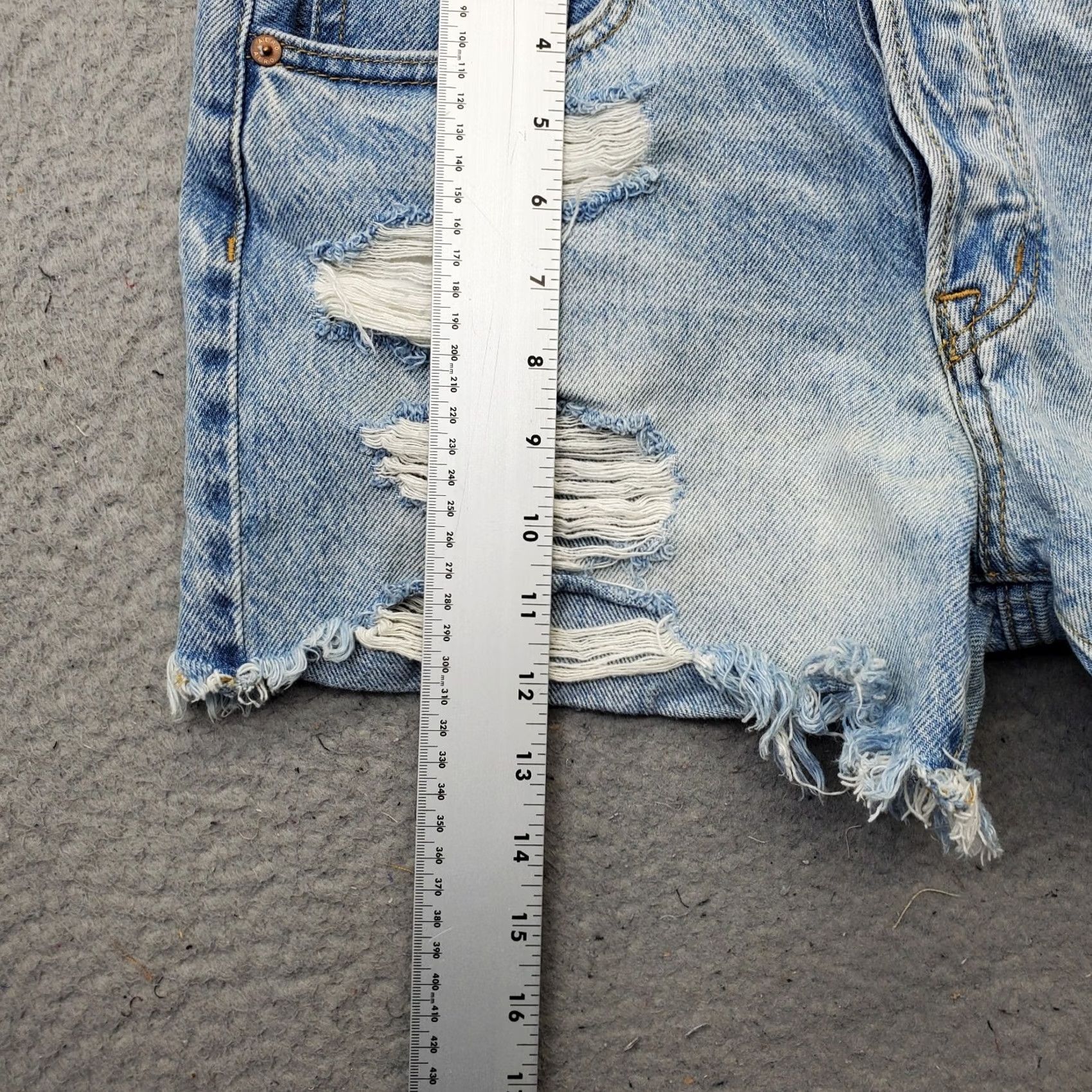Vintage Aéropostale Womens 6 Blue Distressed High Rise Cut-Off Shorts Button Fly Size 28" / US 6 / IT 42 - 3 Thumbnail