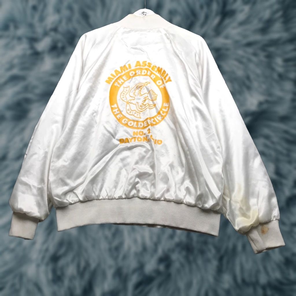 Vintage VINTAGE Auburn The Order Of The Golden Circle Miami Assembly Jacket XL Bomber Men White 80s Embroidered Logo Pockets Snap Lined Polyester Sportwear Size US XL / EU 56 / 4 - 1 Thumbnail