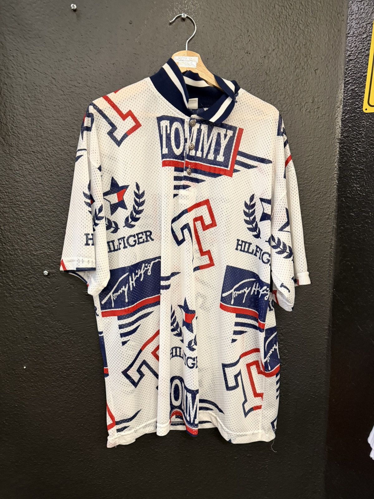 Tommy Hilfiger 90’s Tommy Hilfiger all over print Collared Jersey Size US XL / EU 56 / 4 - 1 Thumbnail