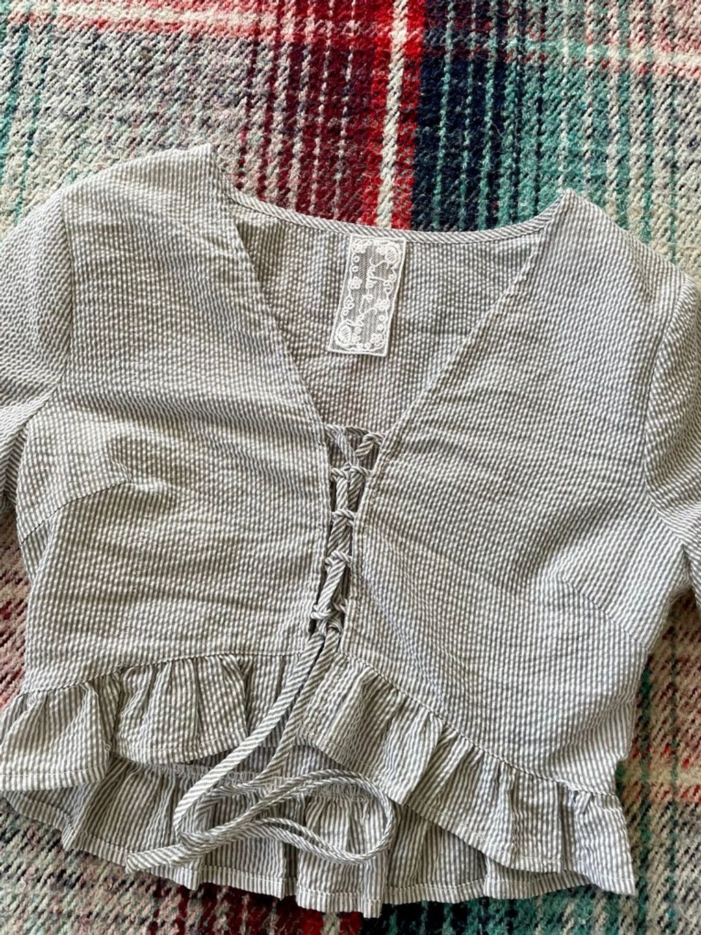 Vintage Sadie & Sage Seersucker Ruffle Tie Up Grey Crop Top S Size S / US 4 / IT 40 - 2 Thumbnail