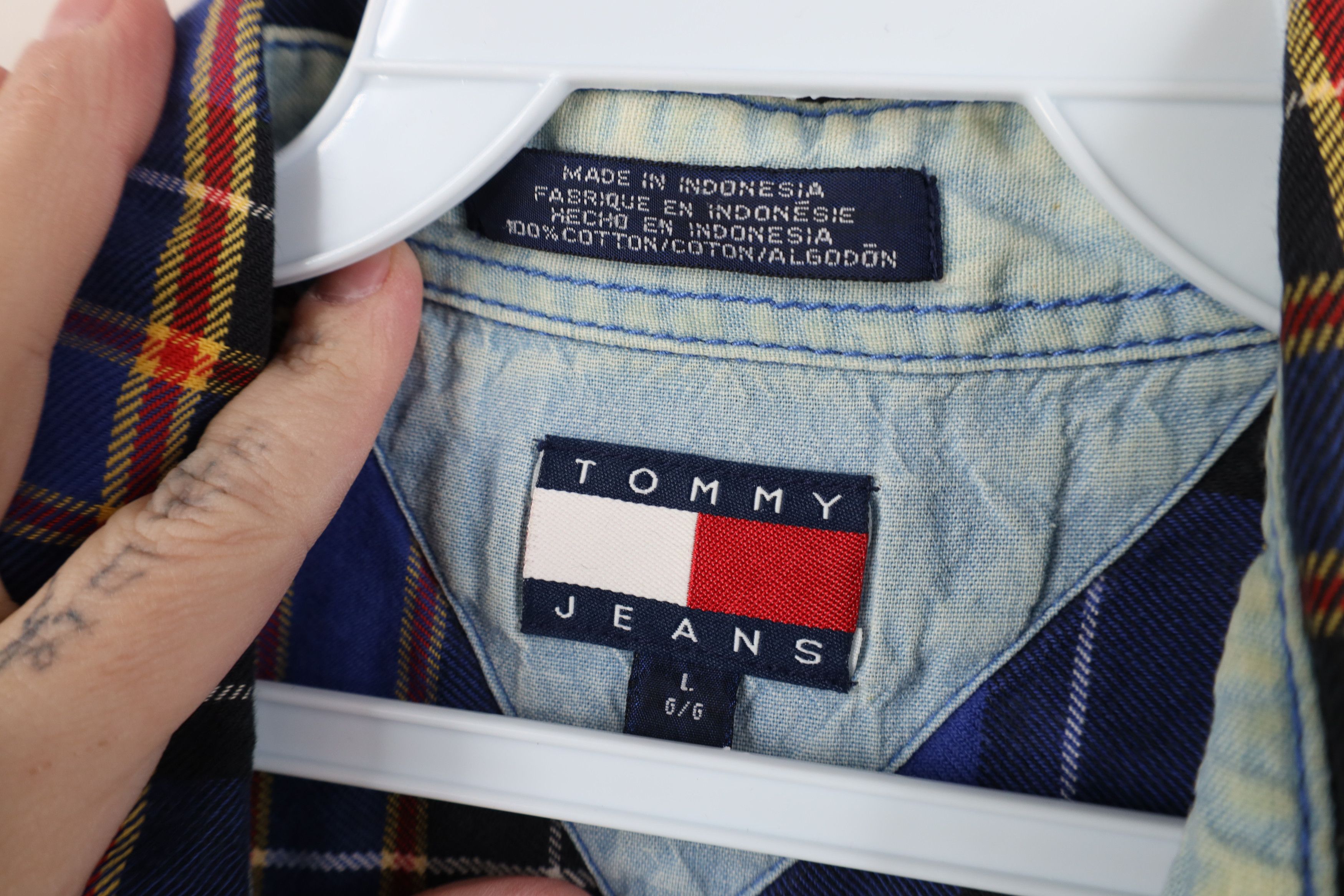 Tommy Hilfiger Vintage 90s Tommy Hilfiger Flannel Collared Button Shirt Size US L / EU 52-54 / 3 - 11 Thumbnail