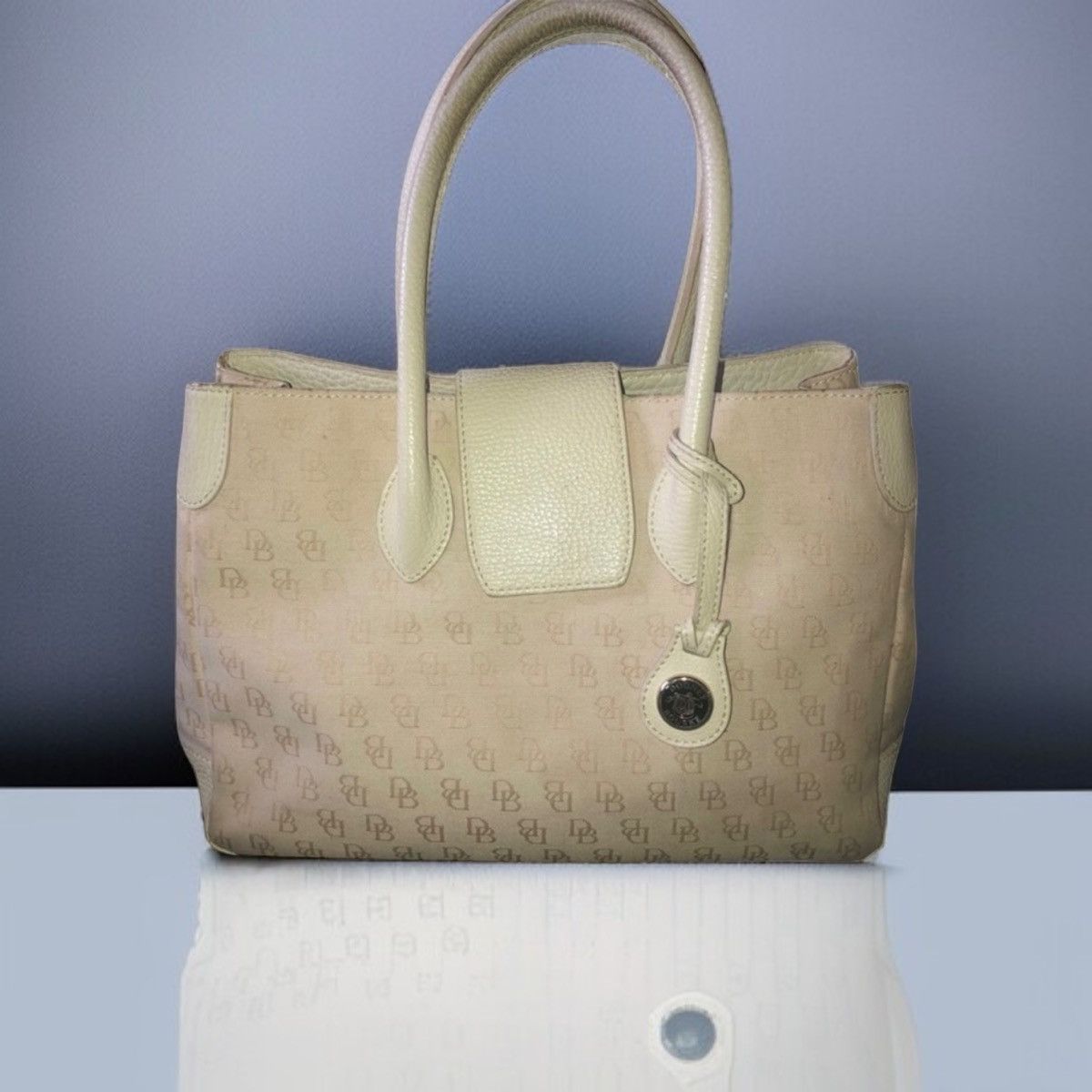 Dooney & Bourke Vintage Dooney & Bourke cream double handle signature bag Size ONE SIZE - 1 Thumbnail