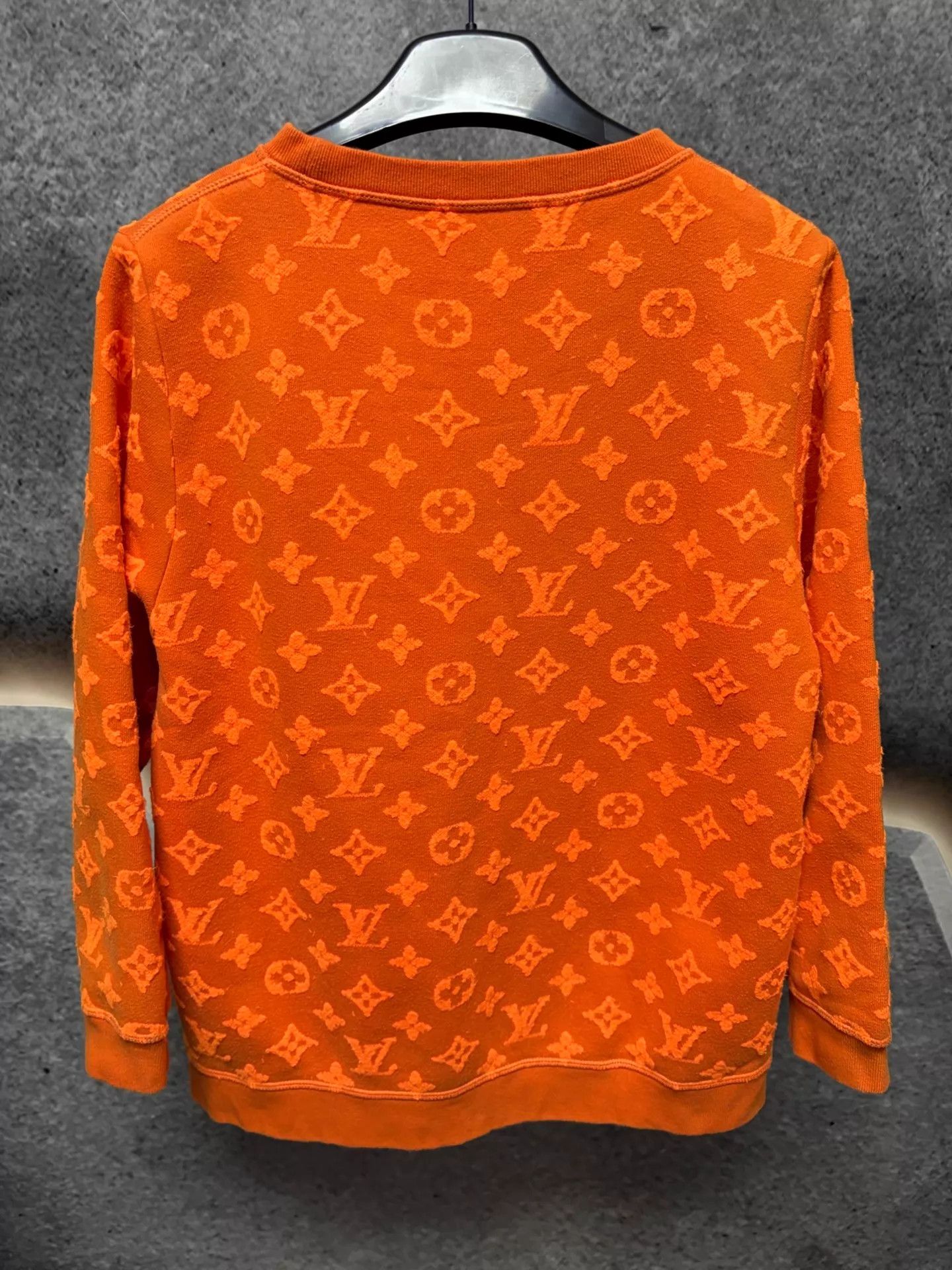 Louis Vuitton LV orange embroidered sweatshirt L Size US L / EU 52-54 / 3 - 2 Thumbnail