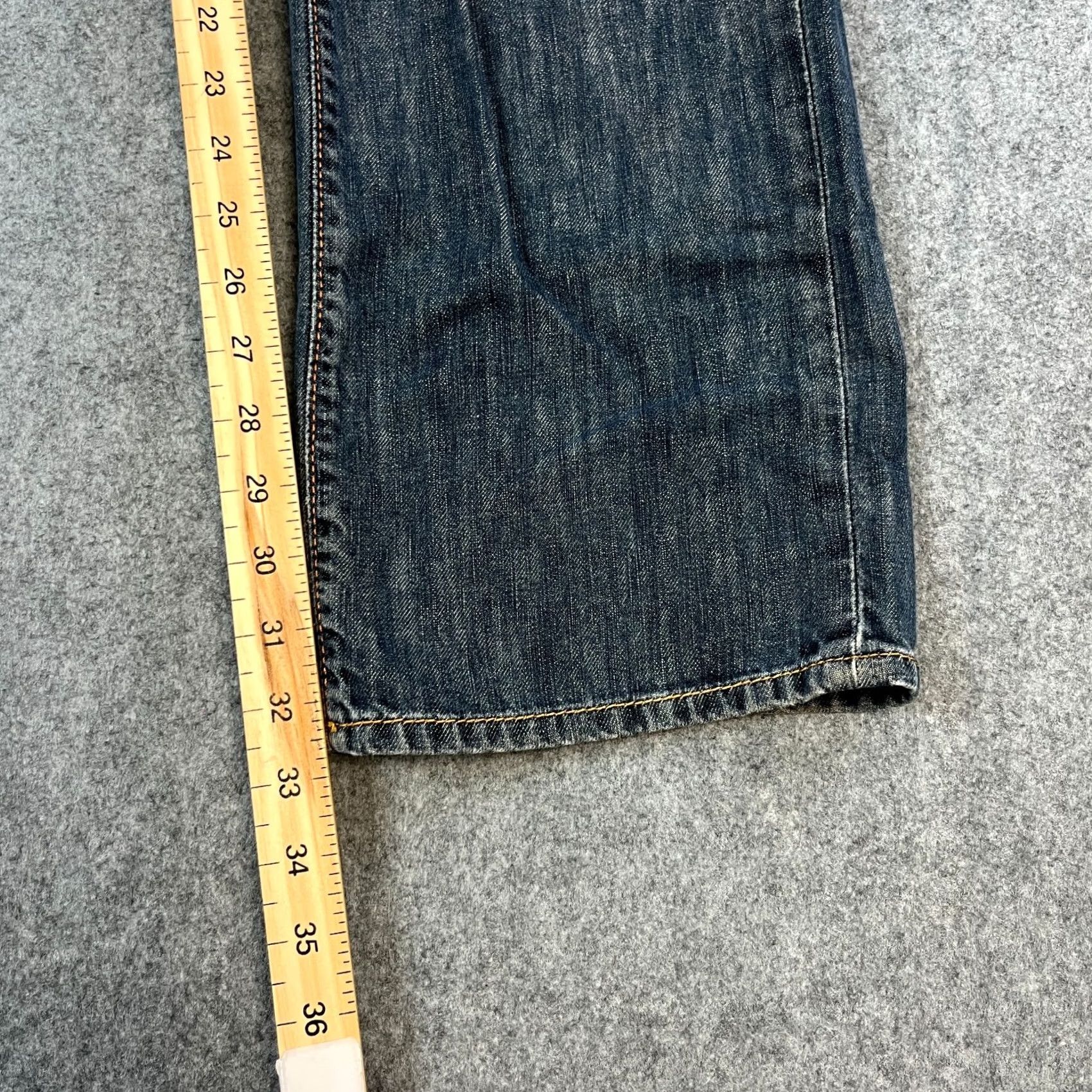 Hugo Boss HUGO BOSS Jeans Relaxed Straight Men 32 Dark Wash Blue Whiskers Fades Denim 5-Pocket Logo Button Machine Washable Tailored Regular Mens Size US 32 / EU 48 - 4 Thumbnail