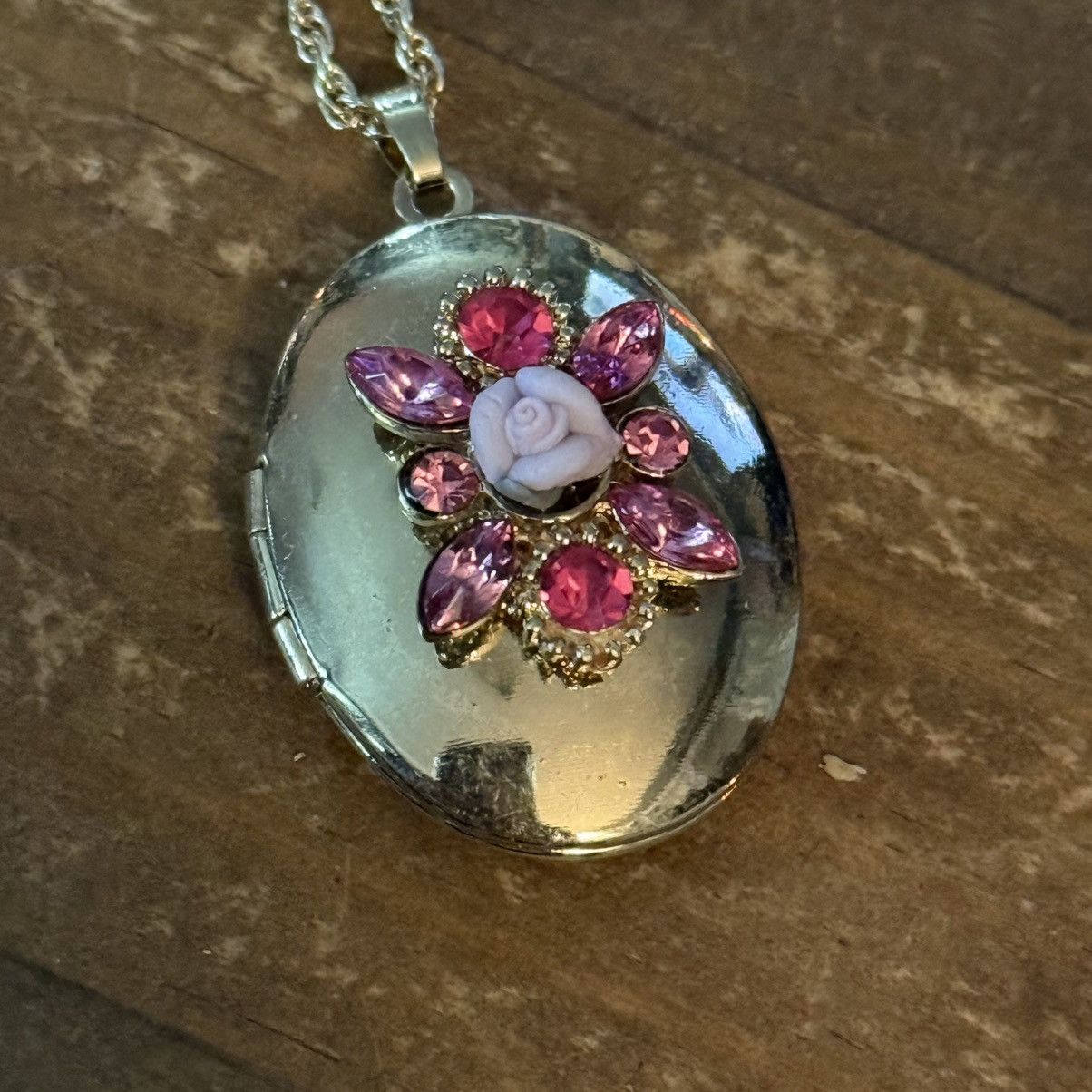 Other Gold tone oval rhinestone flower locket pendant necklace Size ONE SIZE - 3 Thumbnail